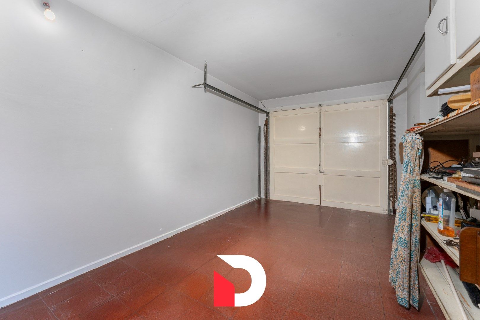 Deze statige halfopen woning is gelegen op een gegeerde en kindvriendelijke buurt te Oostkamp. foto 15