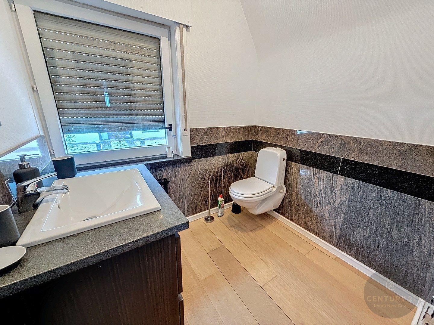 RUIME WONING met LOODS en WERKPLAATS foto 16