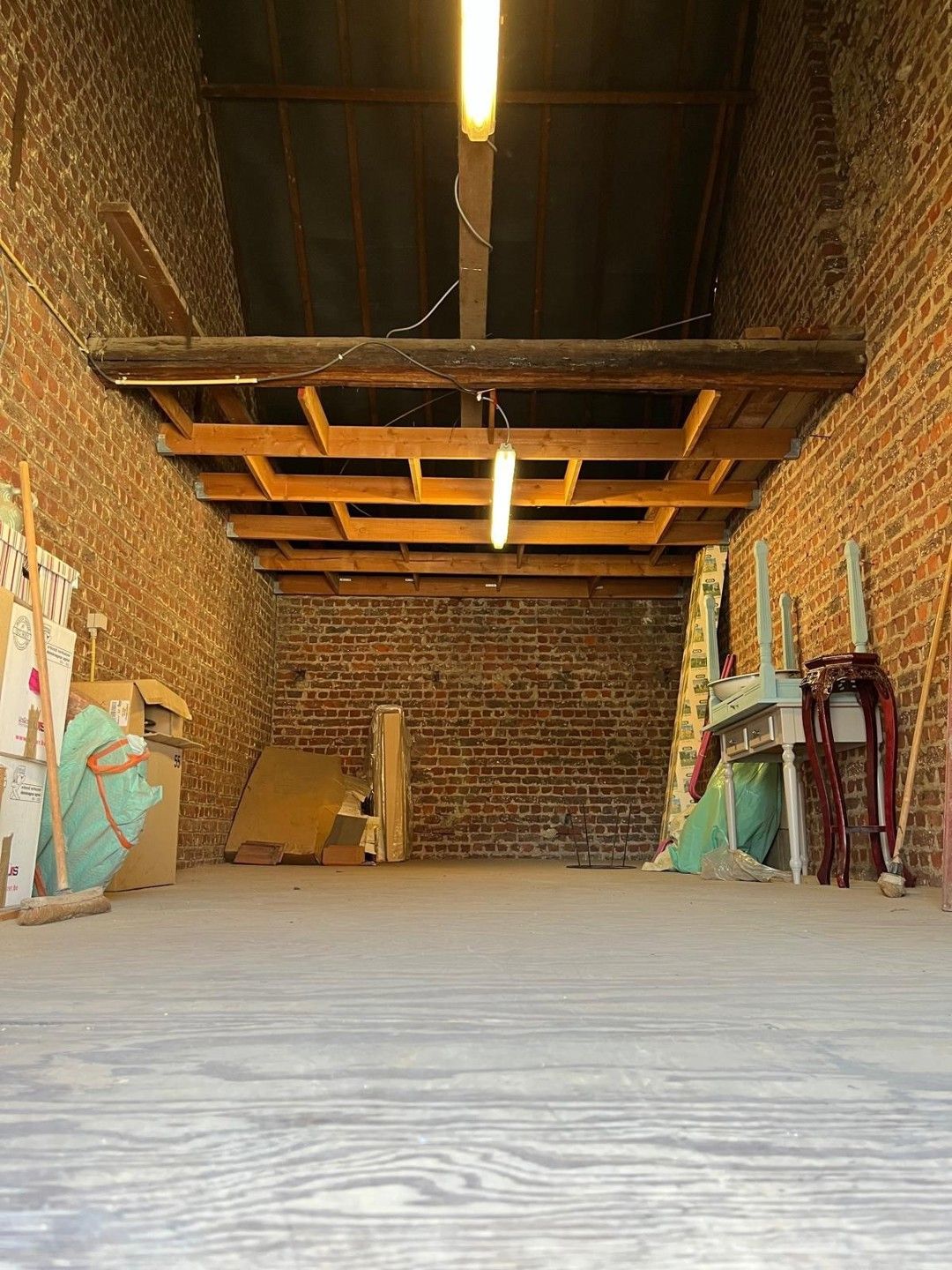 Goed onderhouden rijwoning met garage en ruim atelier foto 17