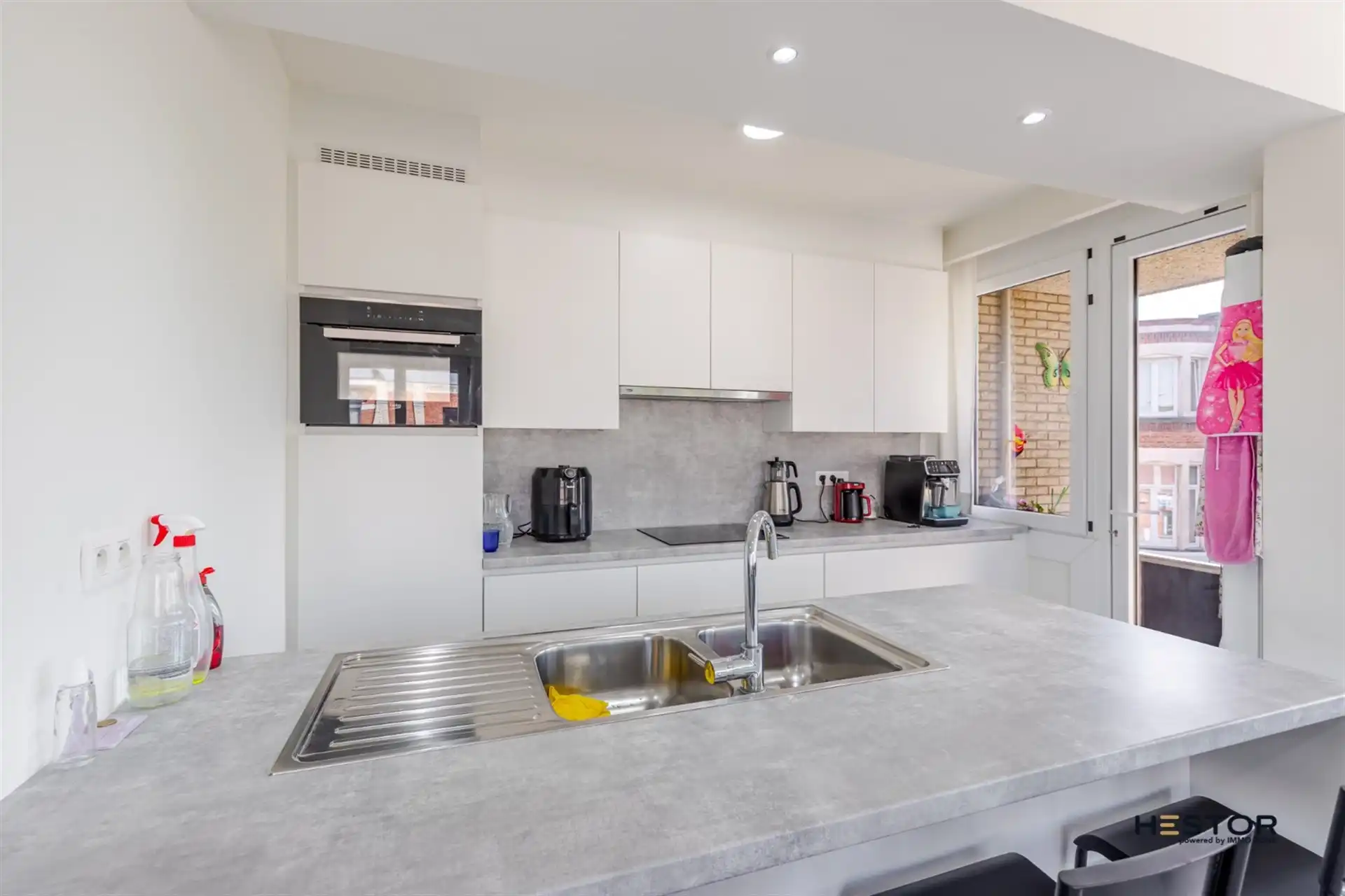 Opbrengsteigendom bestaande uit 6 appartementen en 6 garages foto 3