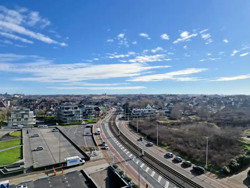 STUDIO MET SLAAPHOEK EN EEN DYNAMISCH UITZICHT foto 6