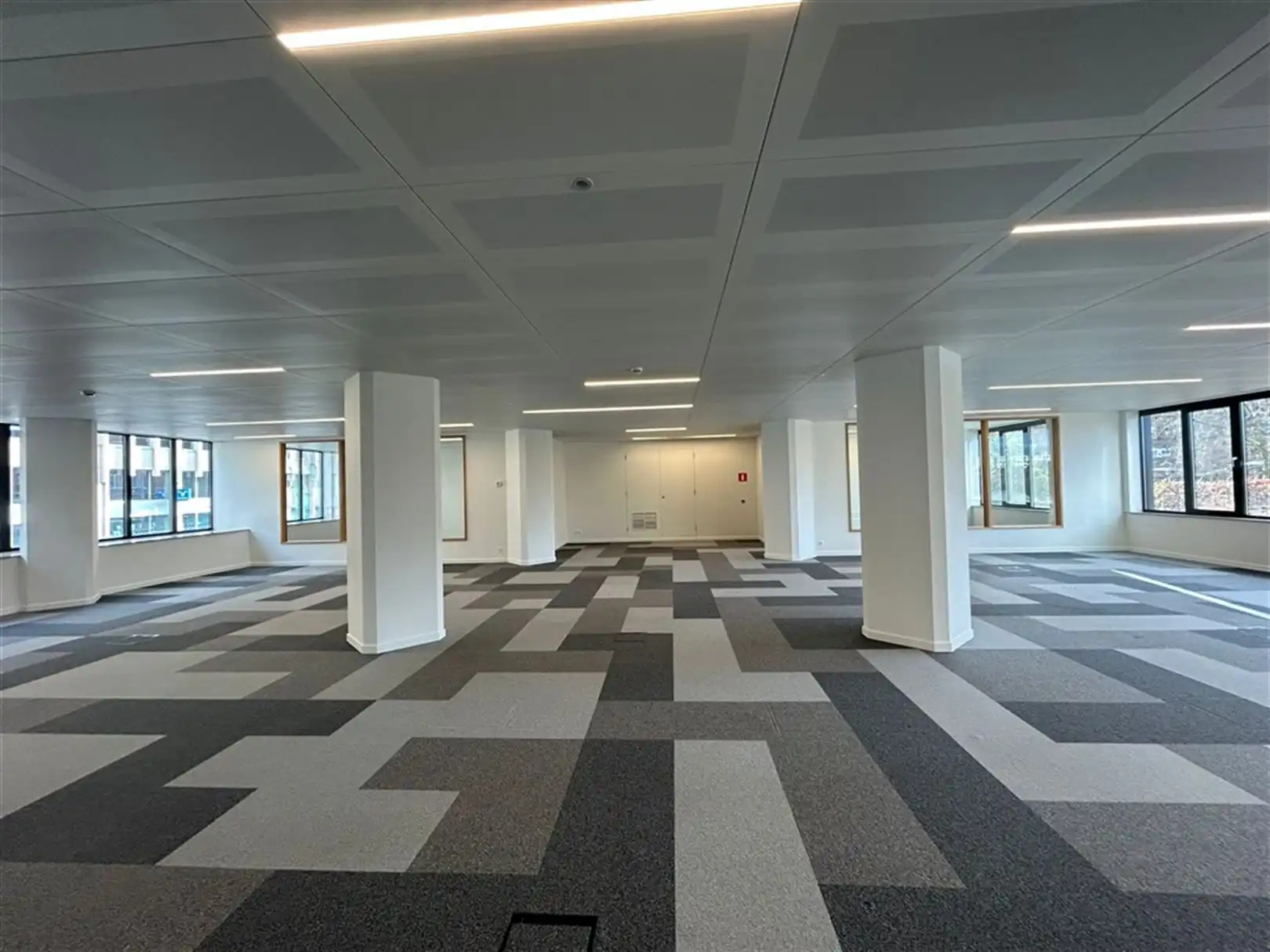 Volledig rerenoveerde kantoren te huur vanaf 150 m² foto 25