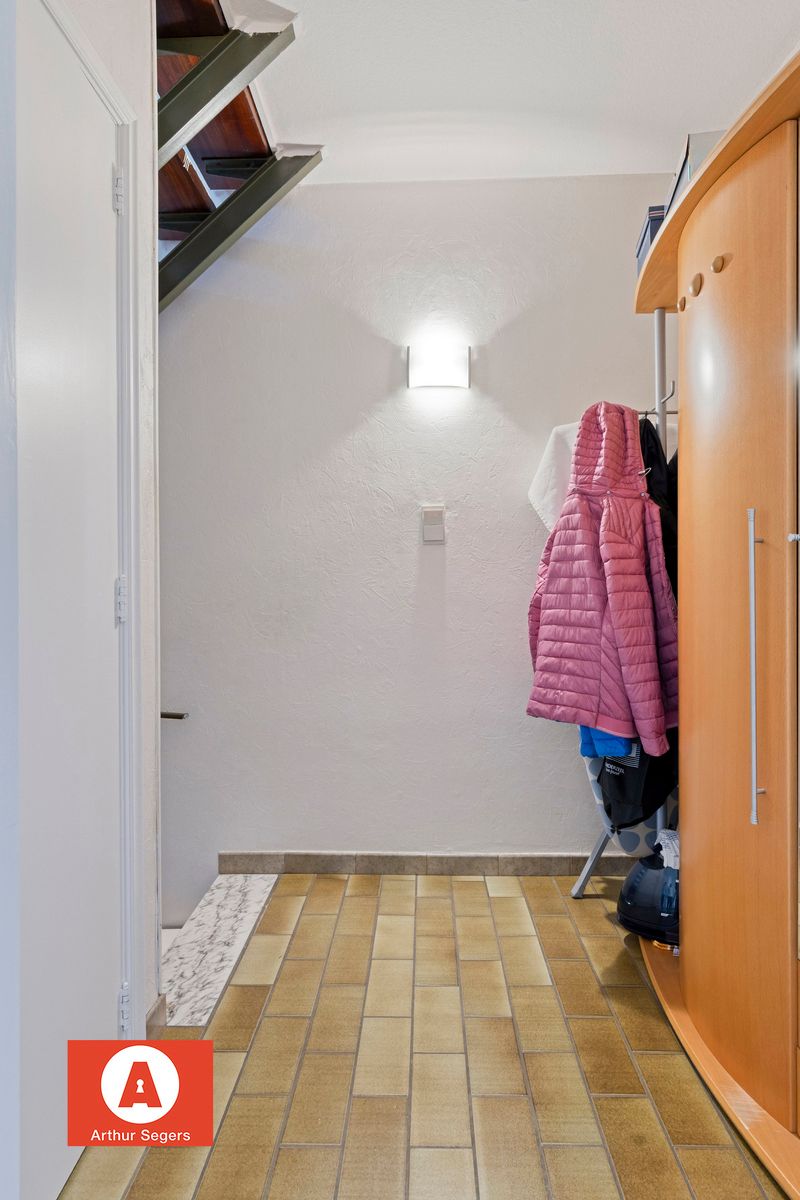 Ruime woning met zuidgerichte tuin en achteruitweg foto 9