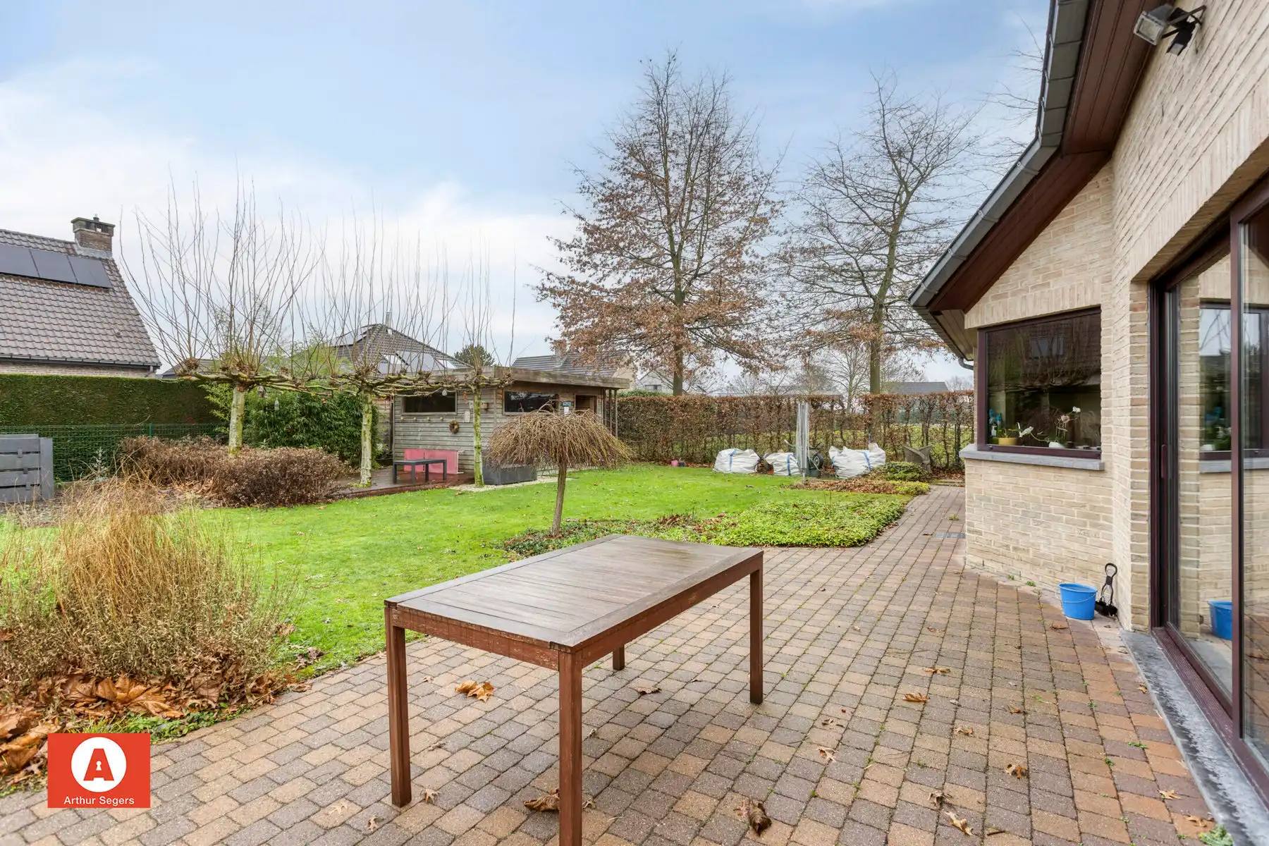 Open bebouwing in een doodlopende straat. foto 25