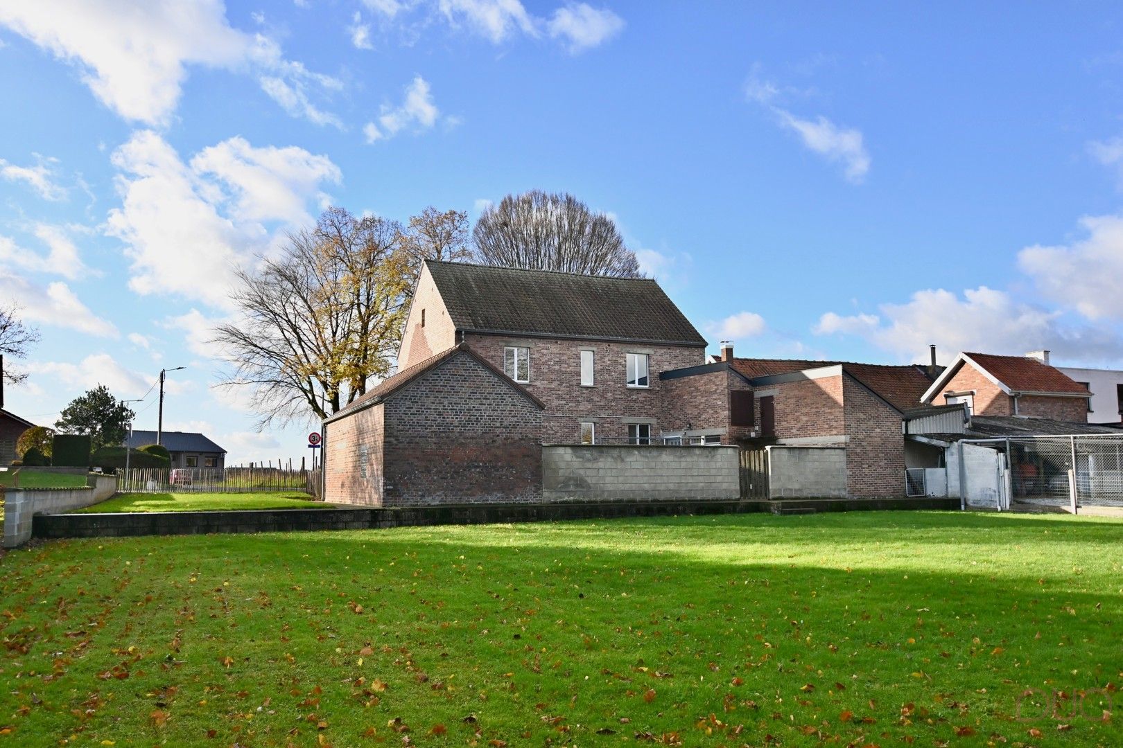 Hoofdfoto van de publicatie: Grote halfopen bebouwing op 11a39ca te Zepperen met 5 slaapkamers en uitbreidingsmogelijkheden