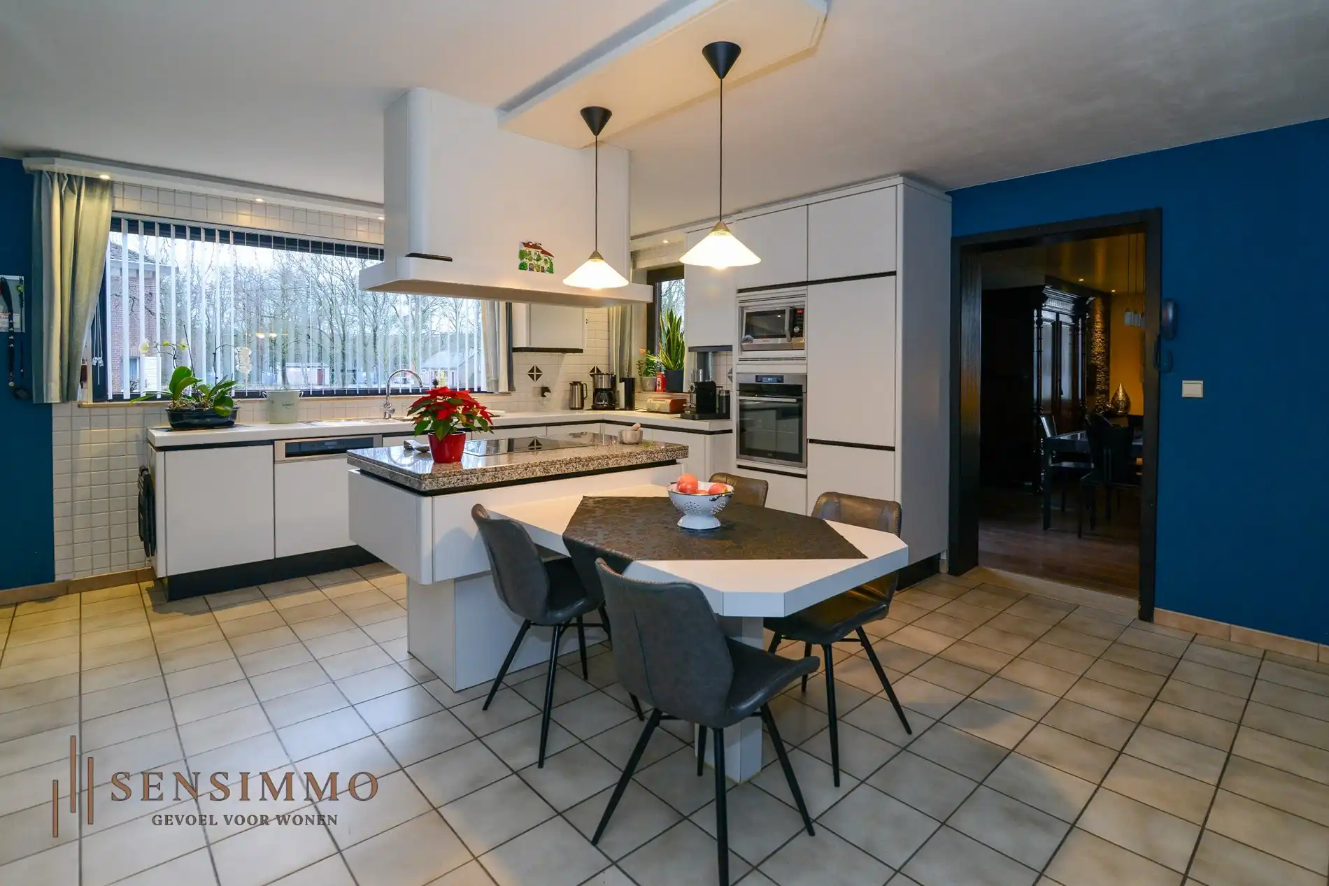 Open bebouwing met 3 slaapkamers op ruim perceel van 13a foto 7