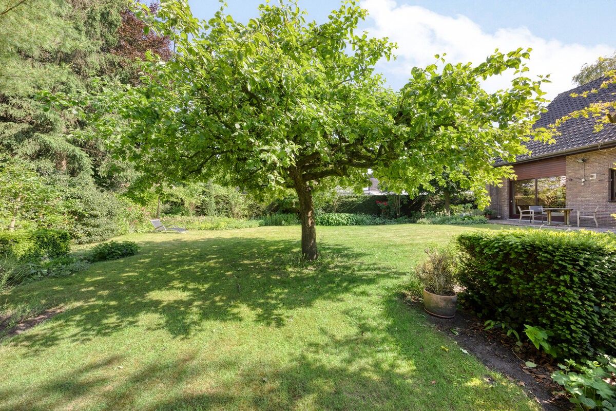 Eigentijdse villa met grote zonnige tuin midden in het groen van Sint-Denijs-Westrem foto 23