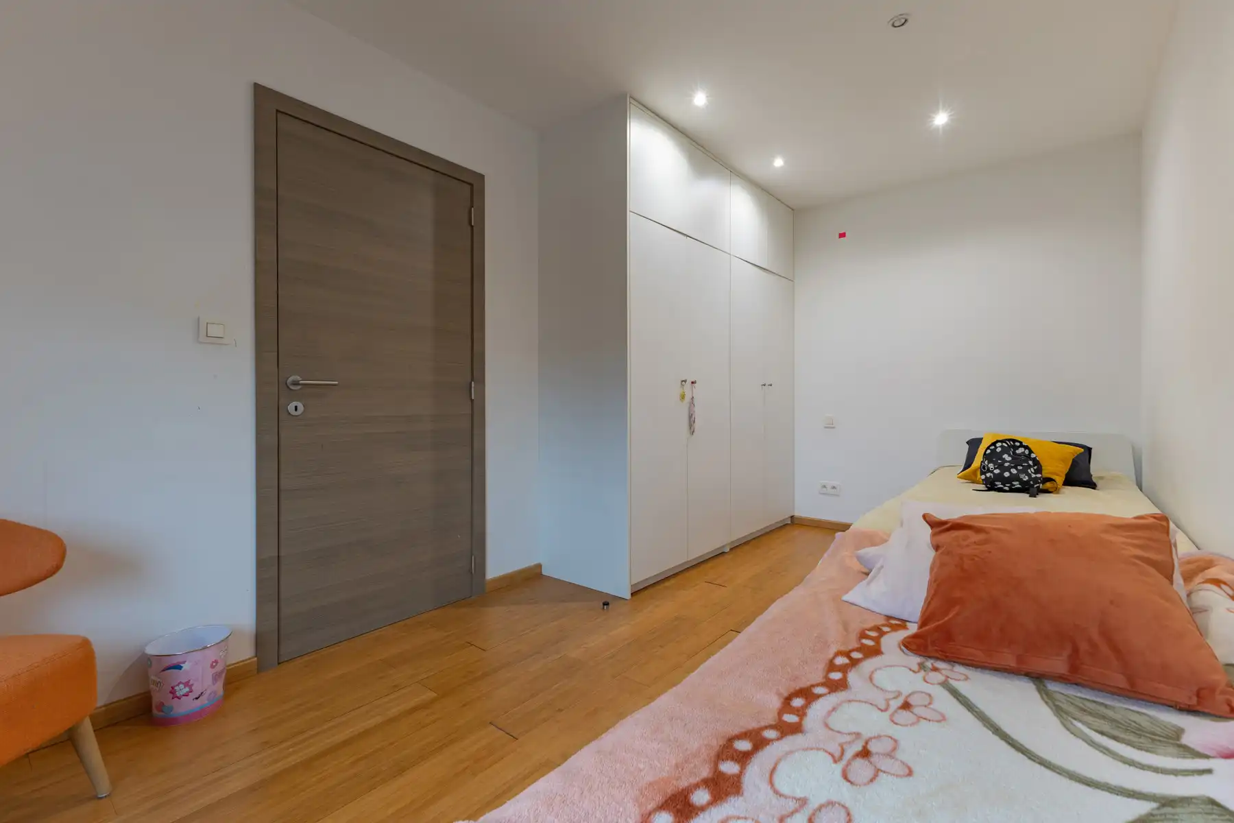 Gerenoveerde en goed onderhouden villa met 4 slaapkamers. foto 22