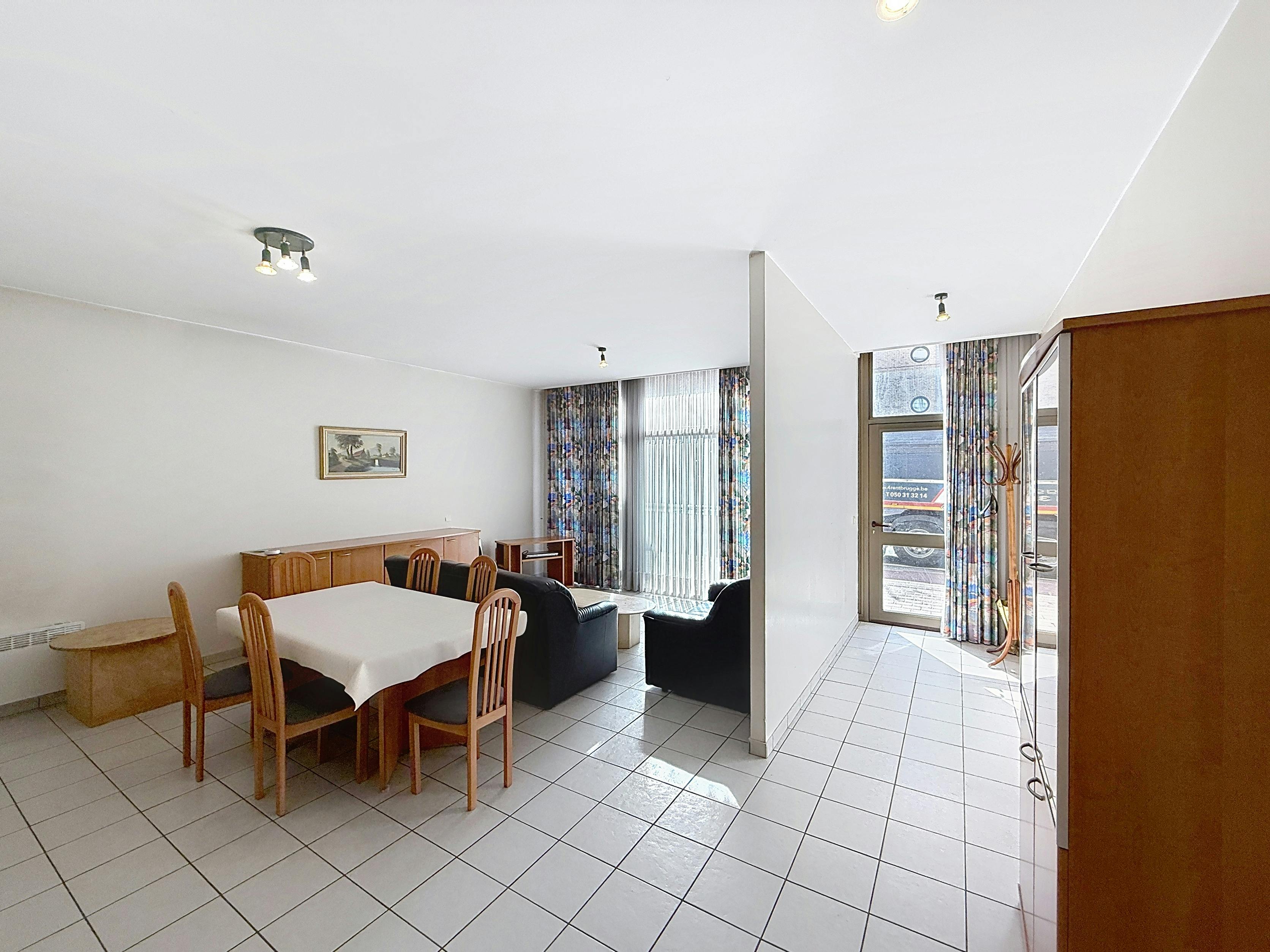 Gelijkvloers appartement met ruime garage in centrum Sint-Idesbald foto 2