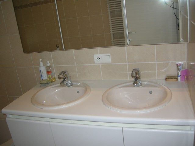 Ruim appartement met 2 slaapkamers gelegen op het gelijkvloers. foto 7