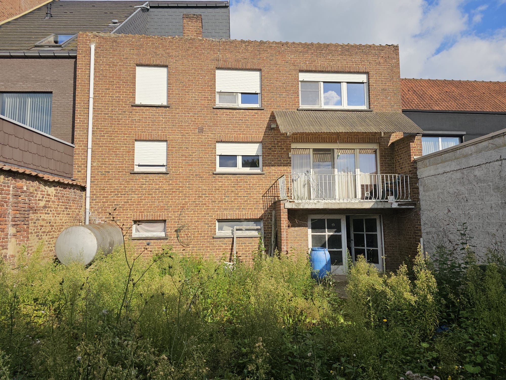 Zeer gunstig gelegen woning met inpandige garage en tuin foto 3