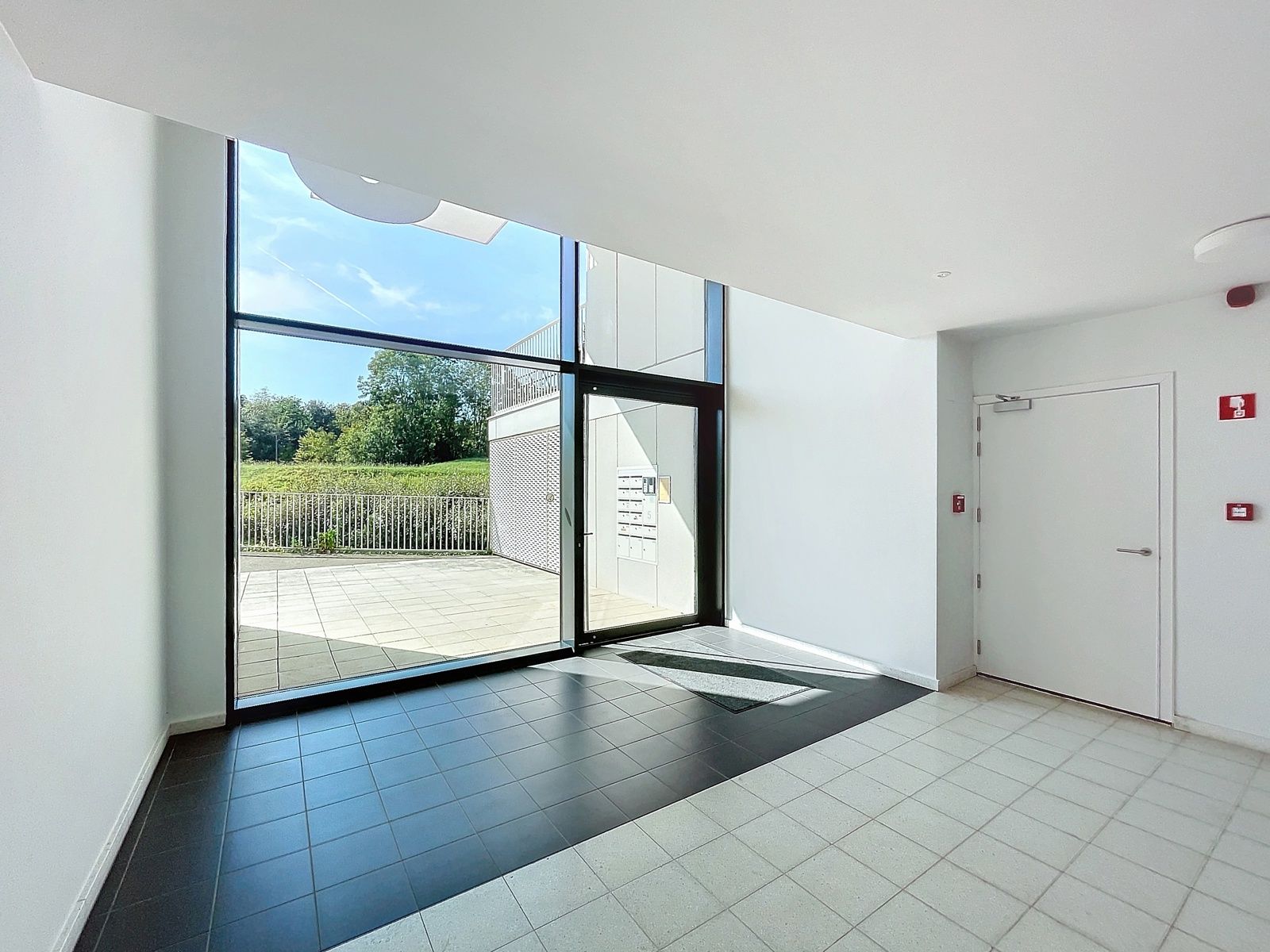 1 slpk app met terras en inpandige parkeerplaats foto 4