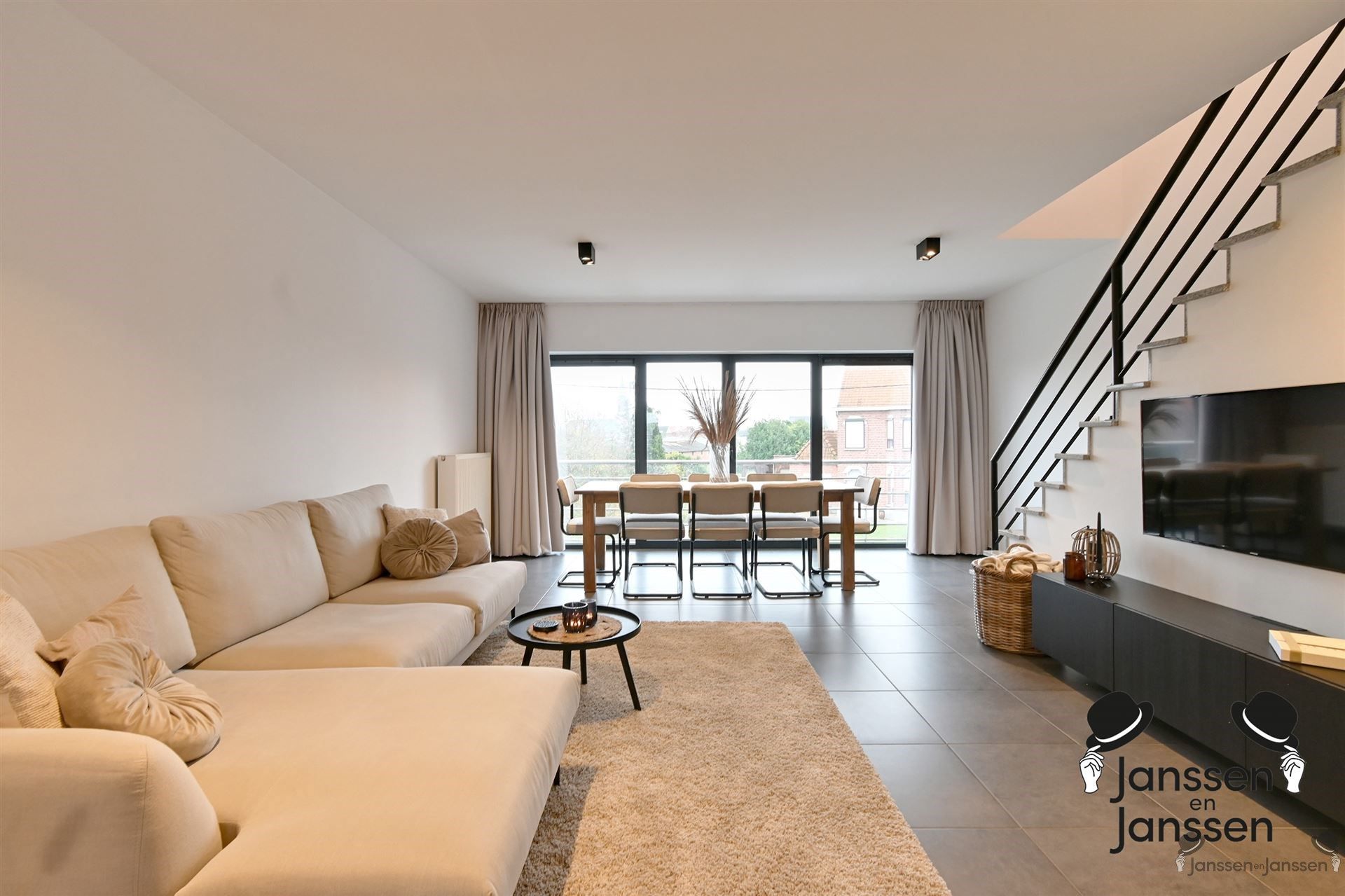 Instapklaar duplexappartement met terras foto 2