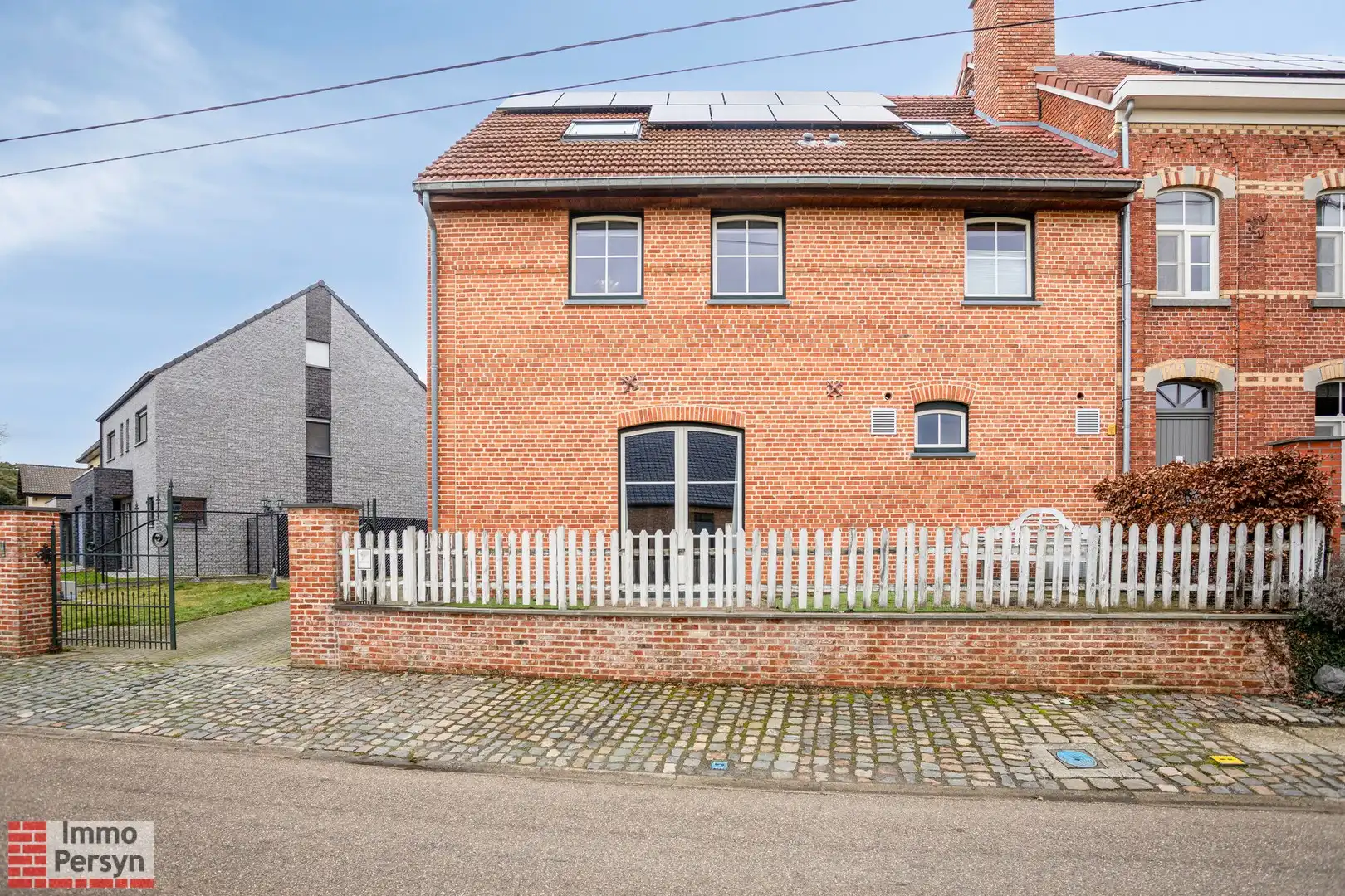 Verrassend ruime en energiezuinige halfopen bebouwing met polyvalente mogelijkheden in Bekkevoort foto {{pictureIndex}}