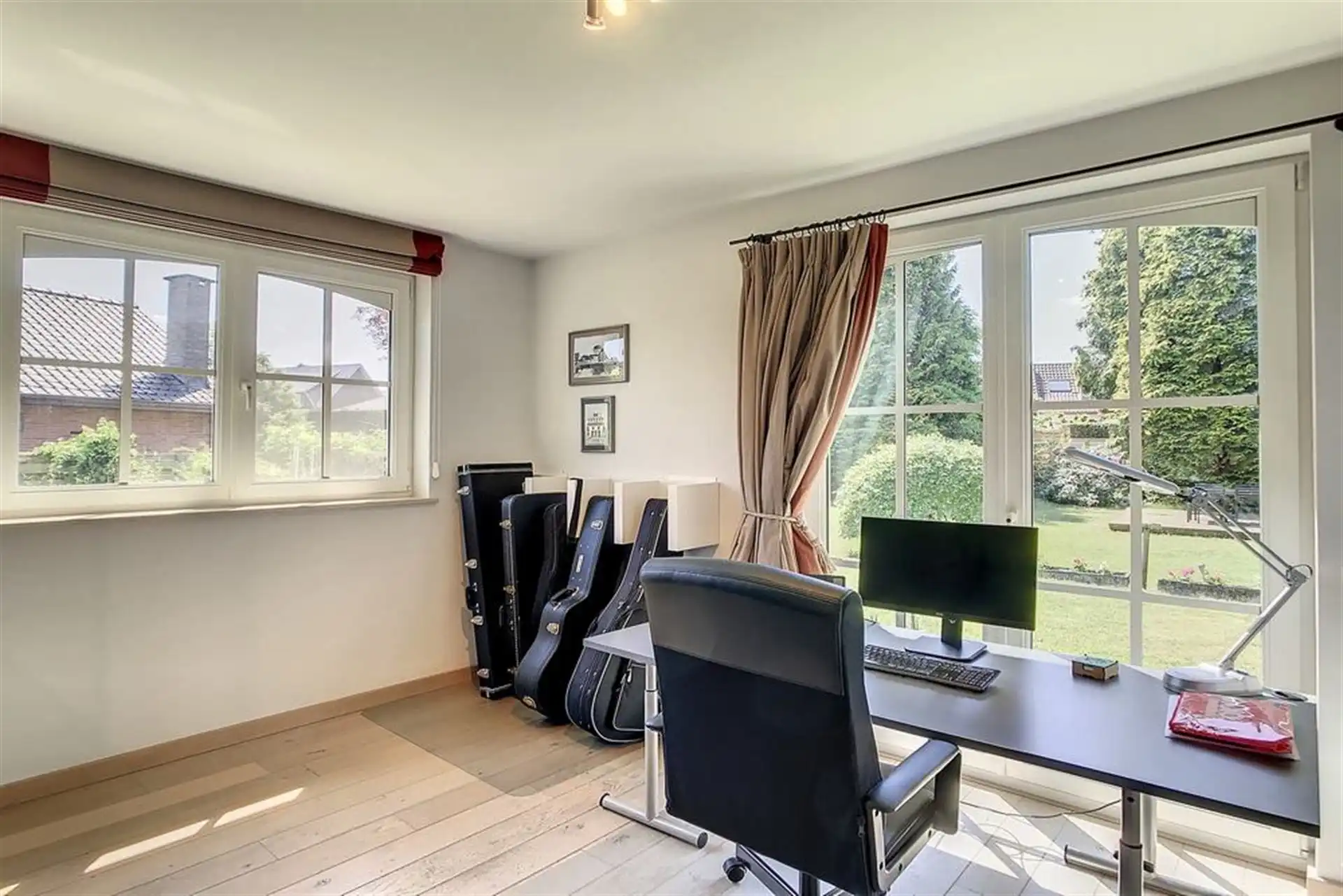 Charmante villa in residentiële omgeving met prachtig aangelegde tuin foto 11