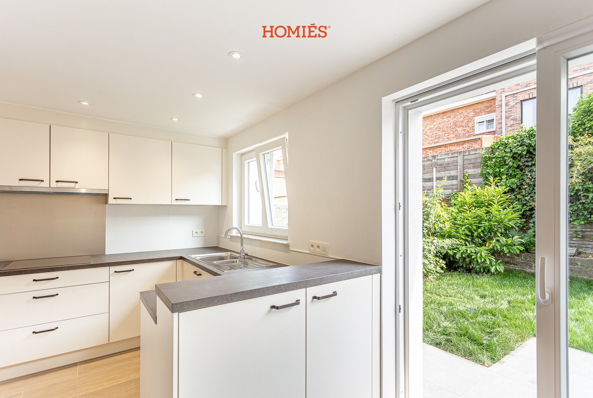 Charmant gerenoveerd rijhuis met 2 ruime slaapkamers en tuin foto 3