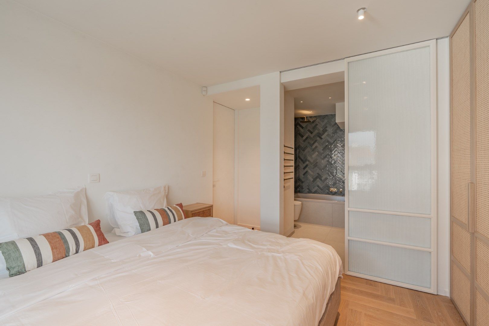 Smaakvol gerenoveerd HOEK appartement met open zonnige zichten - dubbele garage   foto 14