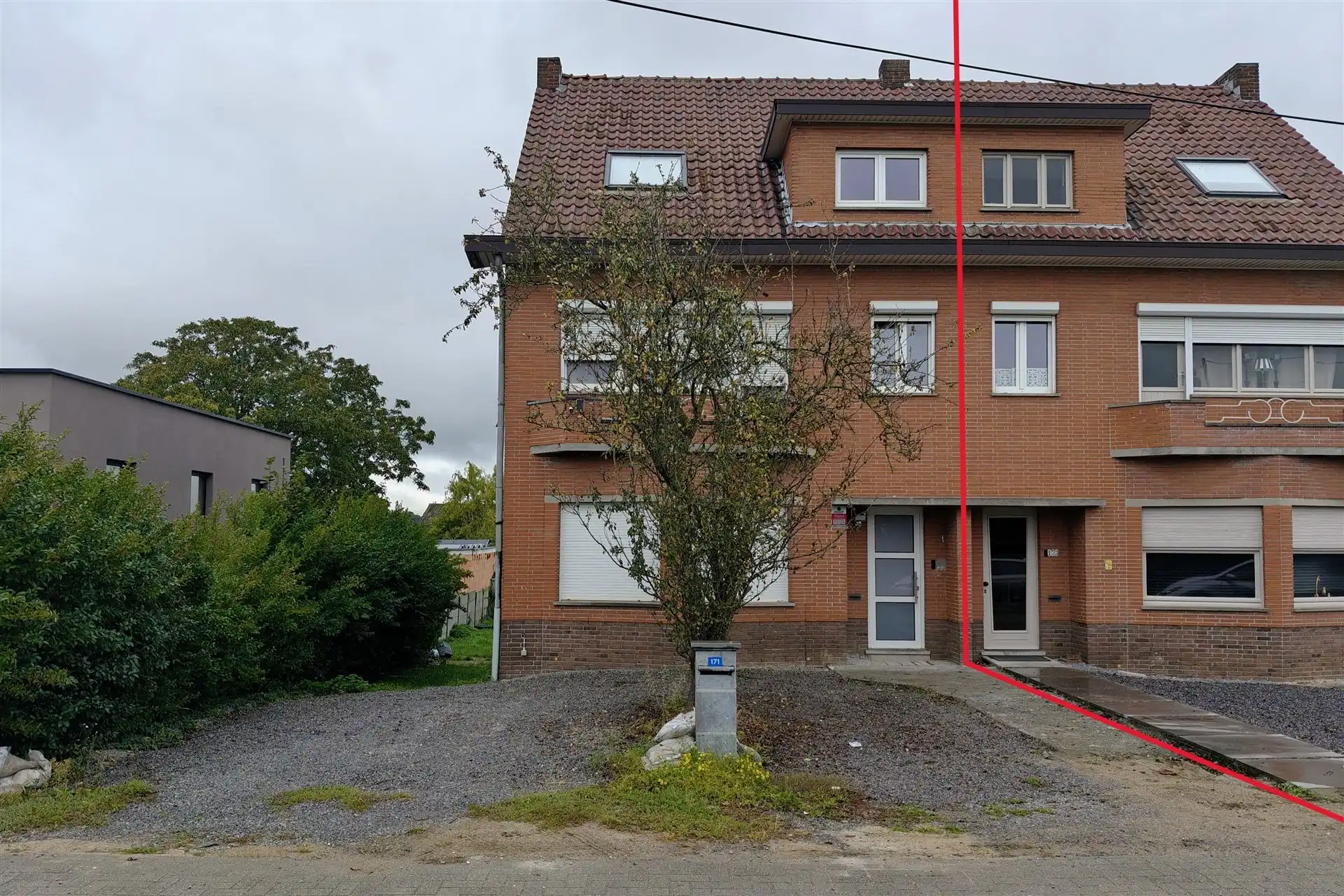 Ruime gezinswoning met 6 slaapkamers op toplocatie vlakbij Maastricht foto {{pictureIndex}}