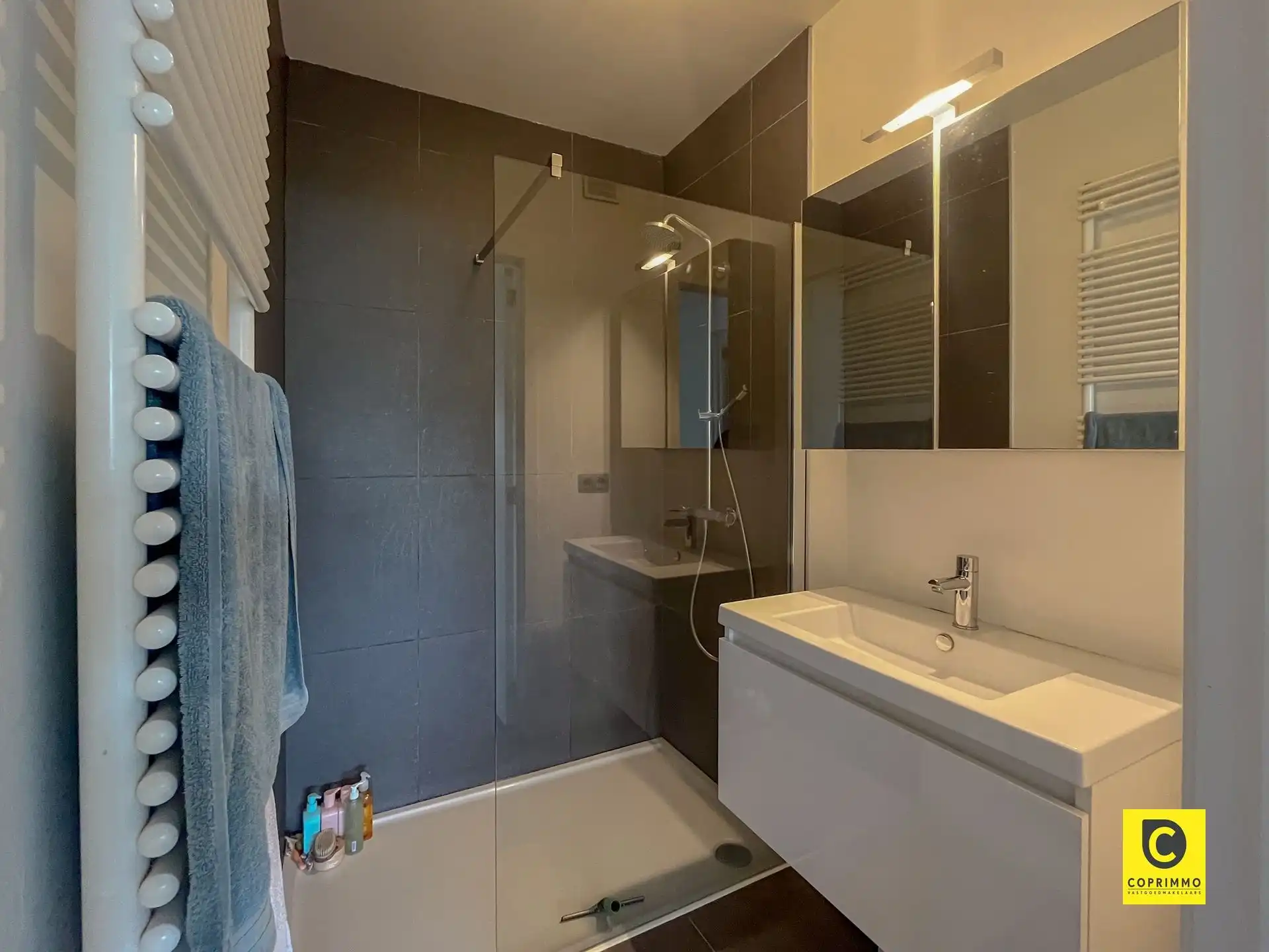 Modern 1 slaapkamer appartement met groot terras foto 7