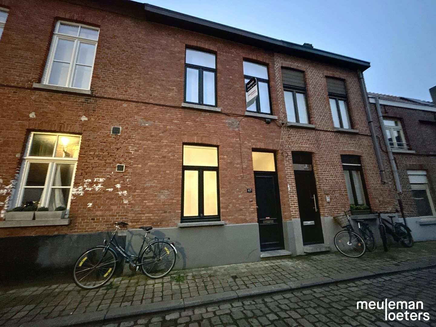 Prachtige rijwoning met terras foto {{pictureIndex}}