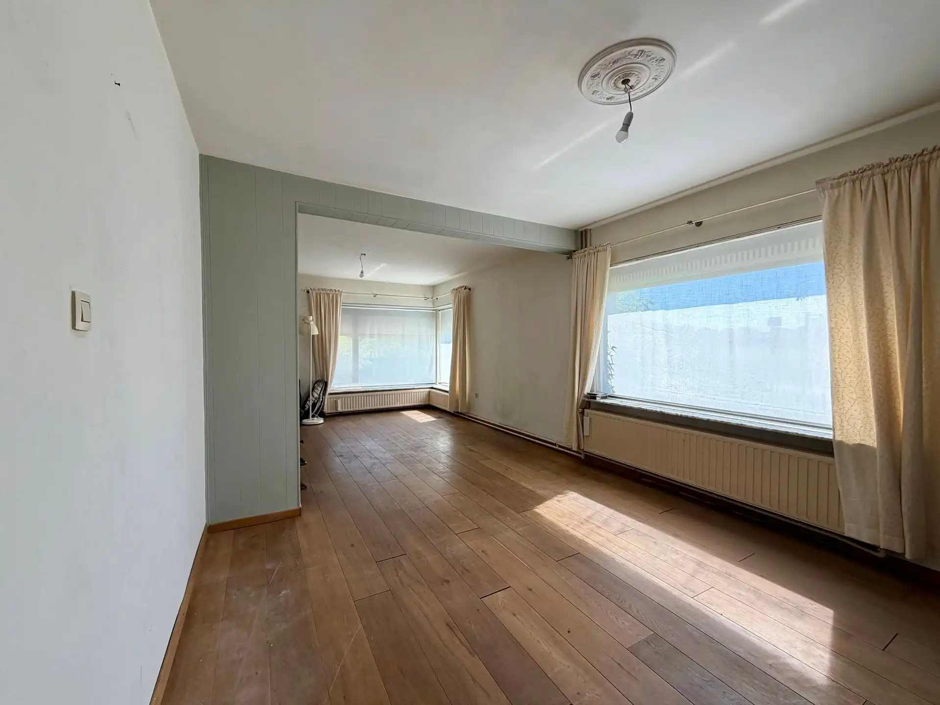 Vrijstaande woning op 25 are met uitzonderlijk renovatiepotentieel in het groen. foto 13