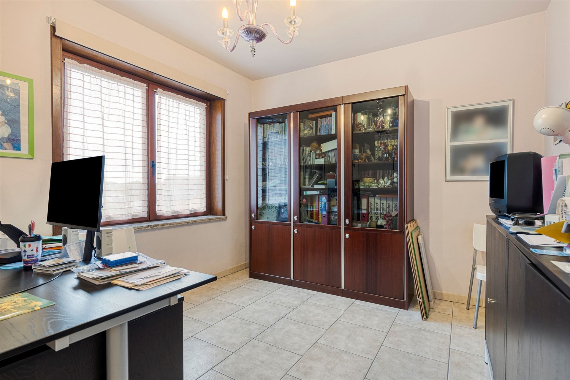 Klassieke & perfect onderhouden villa met veel ruimte op goede locatie foto 17