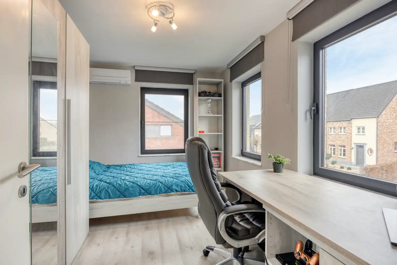 INSTAPKLARE WONING MET PRAKTIJKRUIMTE/BUREEL EN ZWEMBAD foto 24