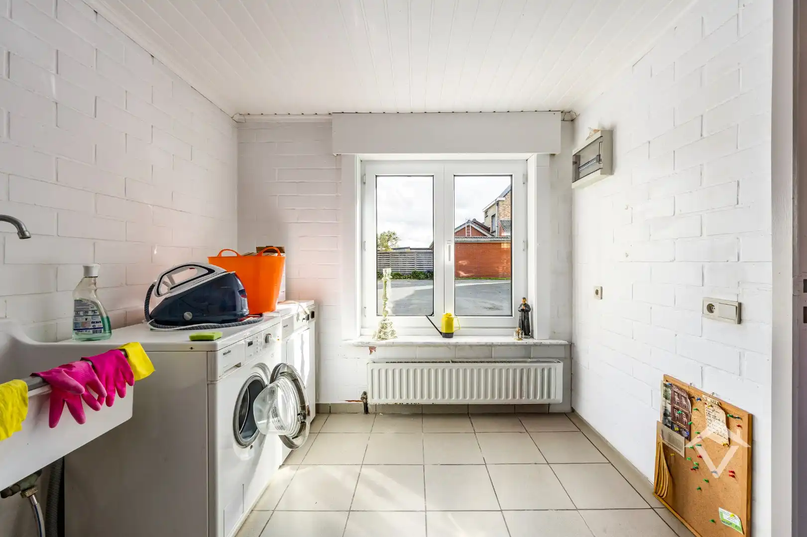 Ruime woning met bijgebouwen in Gistel: 5 Slaapkamers, 368m² Woonoppervlakte op een perceel van 1801m² foto 13