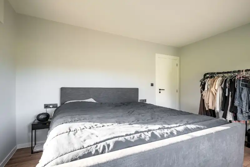 Gerenoveerde halfopen woning met ruime tuin. foto 13