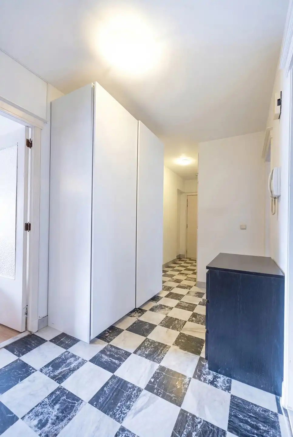 Europese wijk, lichtrijk 2-slaapkamerappartement foto 9