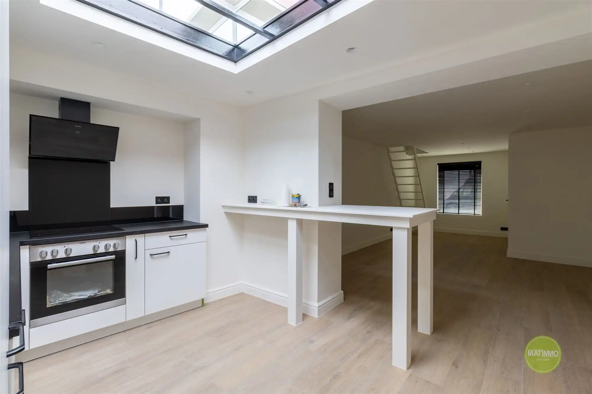 Gerenoveerde woning met twee slaapkamers en garage in Mol foto 3