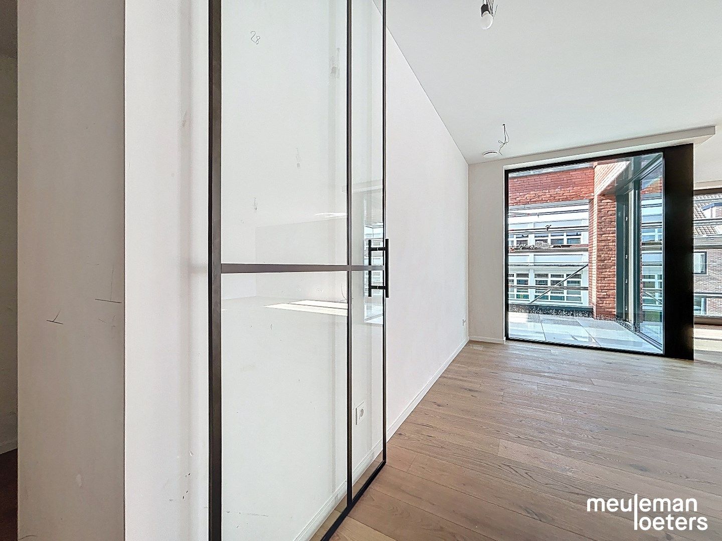 Uniek en energiezuinig nieuwbouwappartement  foto {{pictureIndex}}