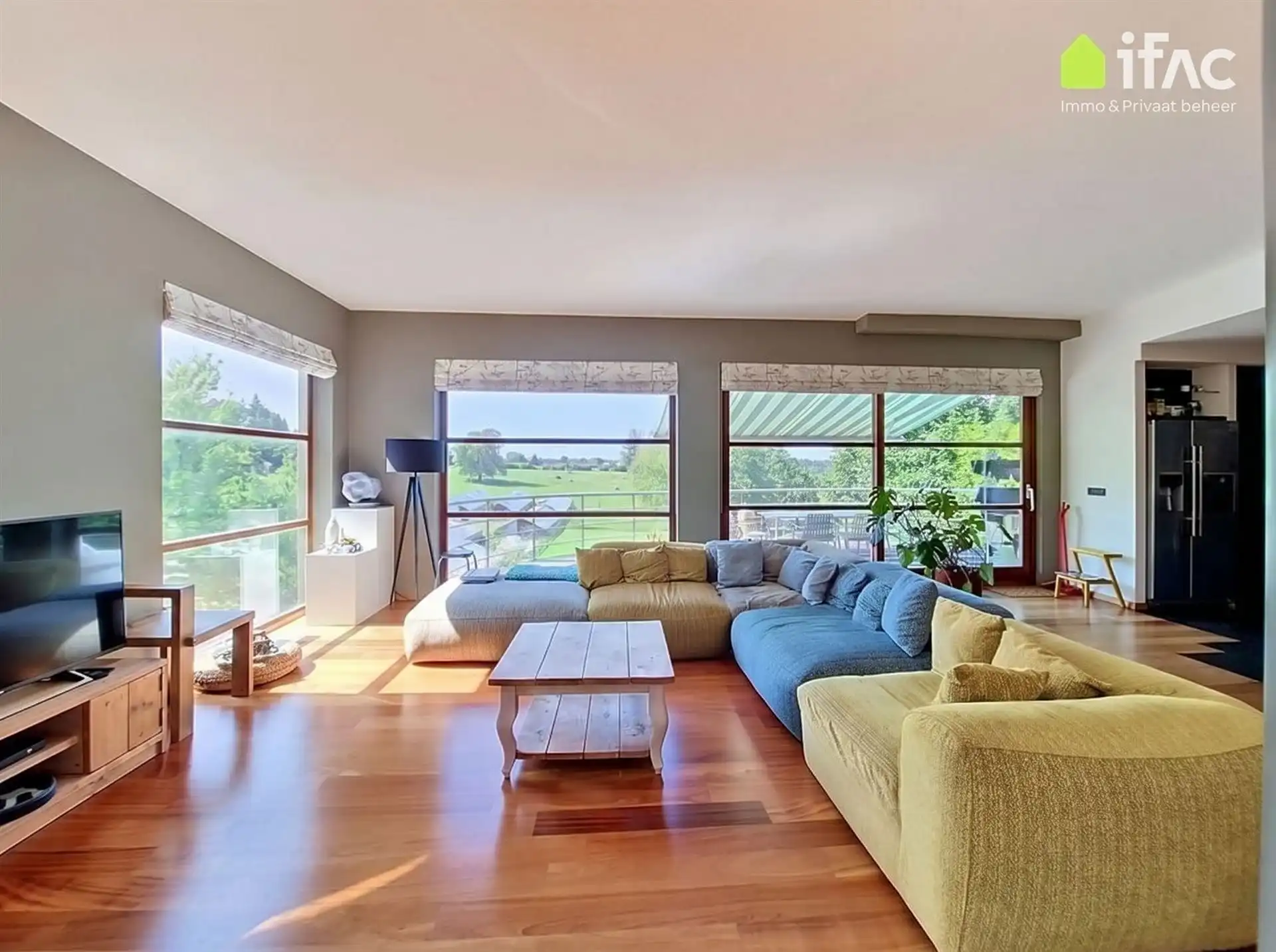 Unieke moderne split-levelvilla met zwembad op 17a83ca foto 9