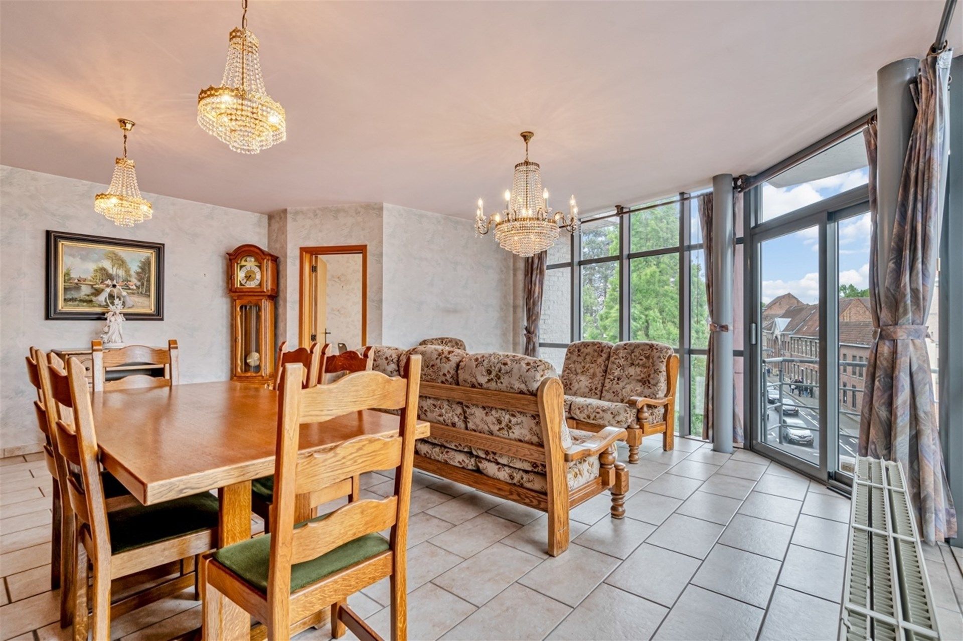 Ruim appartement met twee slaapkamers in het centrum van Aalst! foto 3