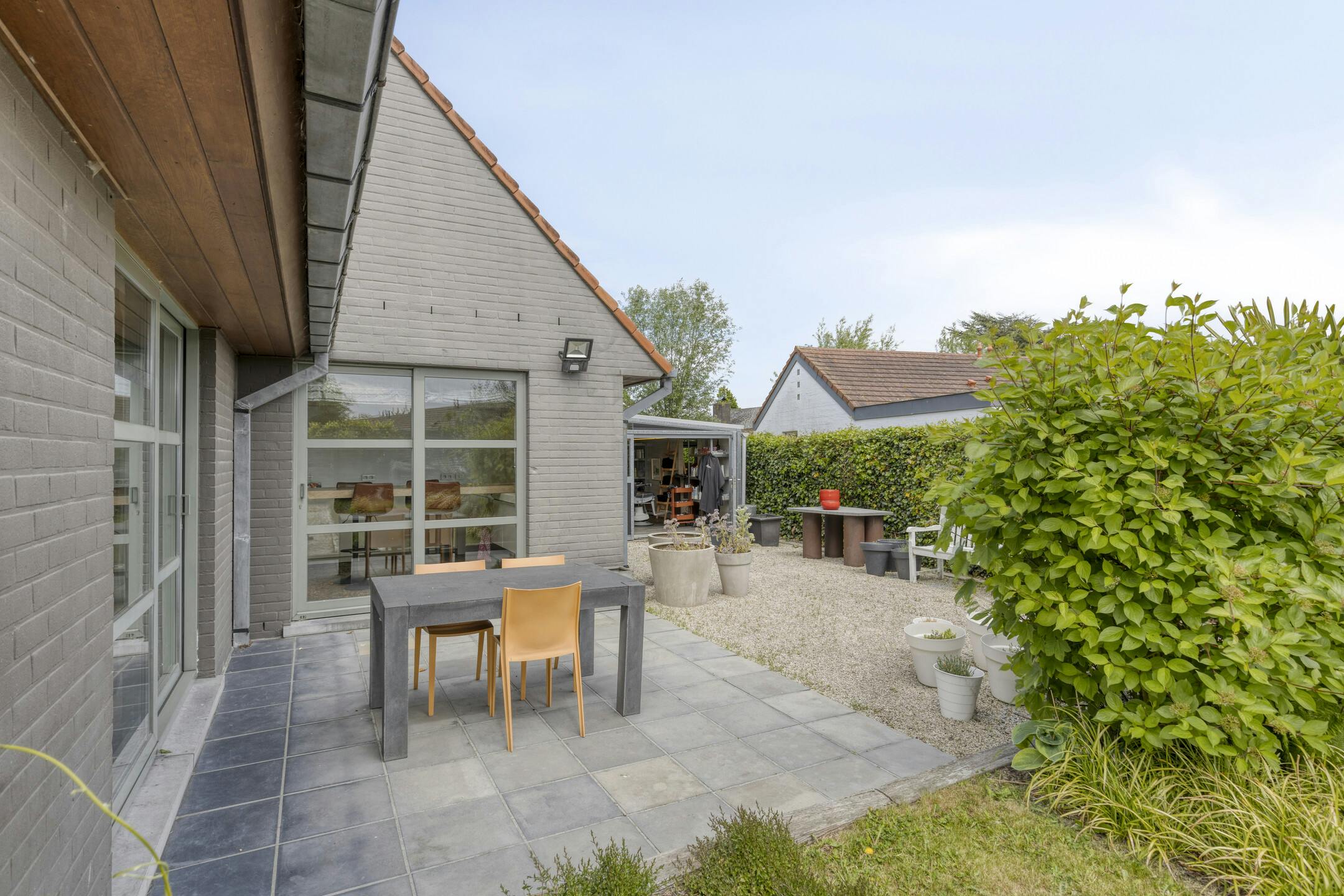 Villa met praktijkruimte op ruim perceel te koop te Brugge foto 7