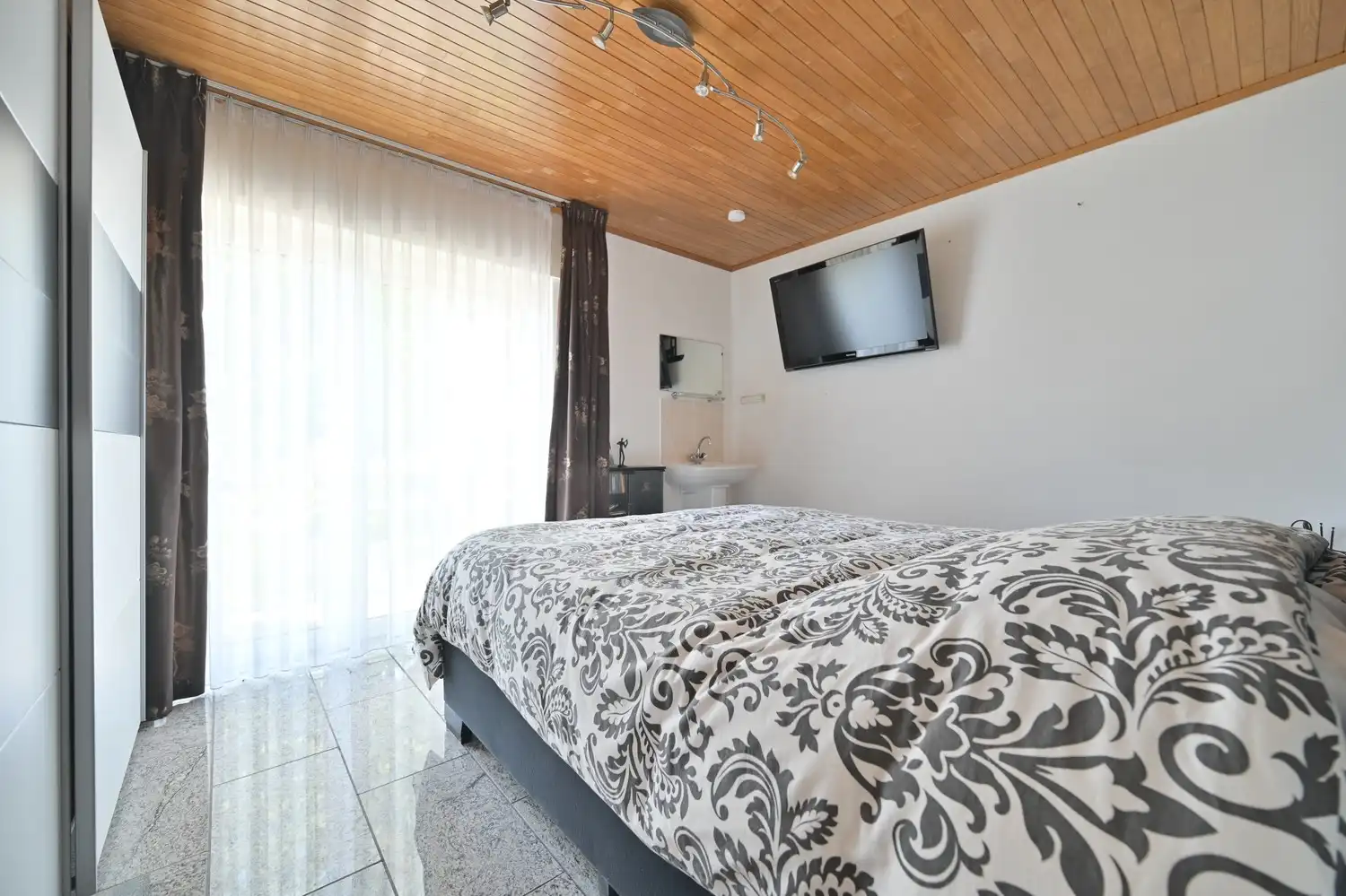 Halfvrijstaande woning met lift en zonnepanelen, zeer mooi gelegen aan de bosrand van Lanaken foto 17