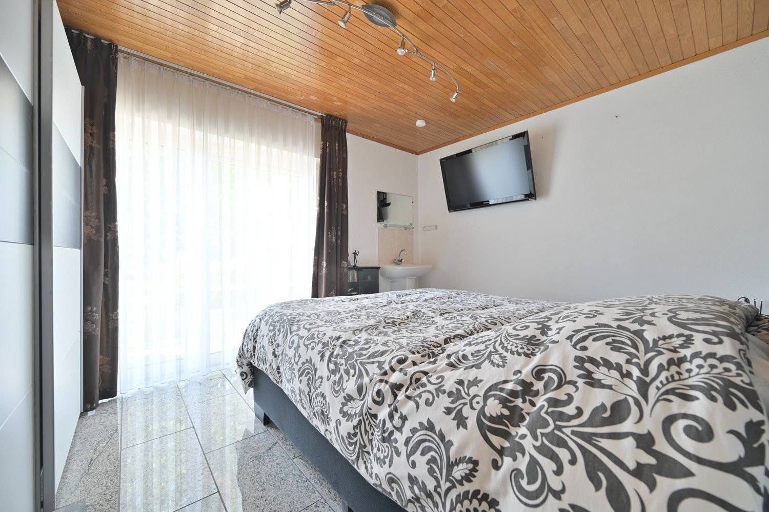 Halfvrijstaande woning met lift en zonnepanelen, zeer mooi gelegen aan de bosrand van Lanaken foto 17