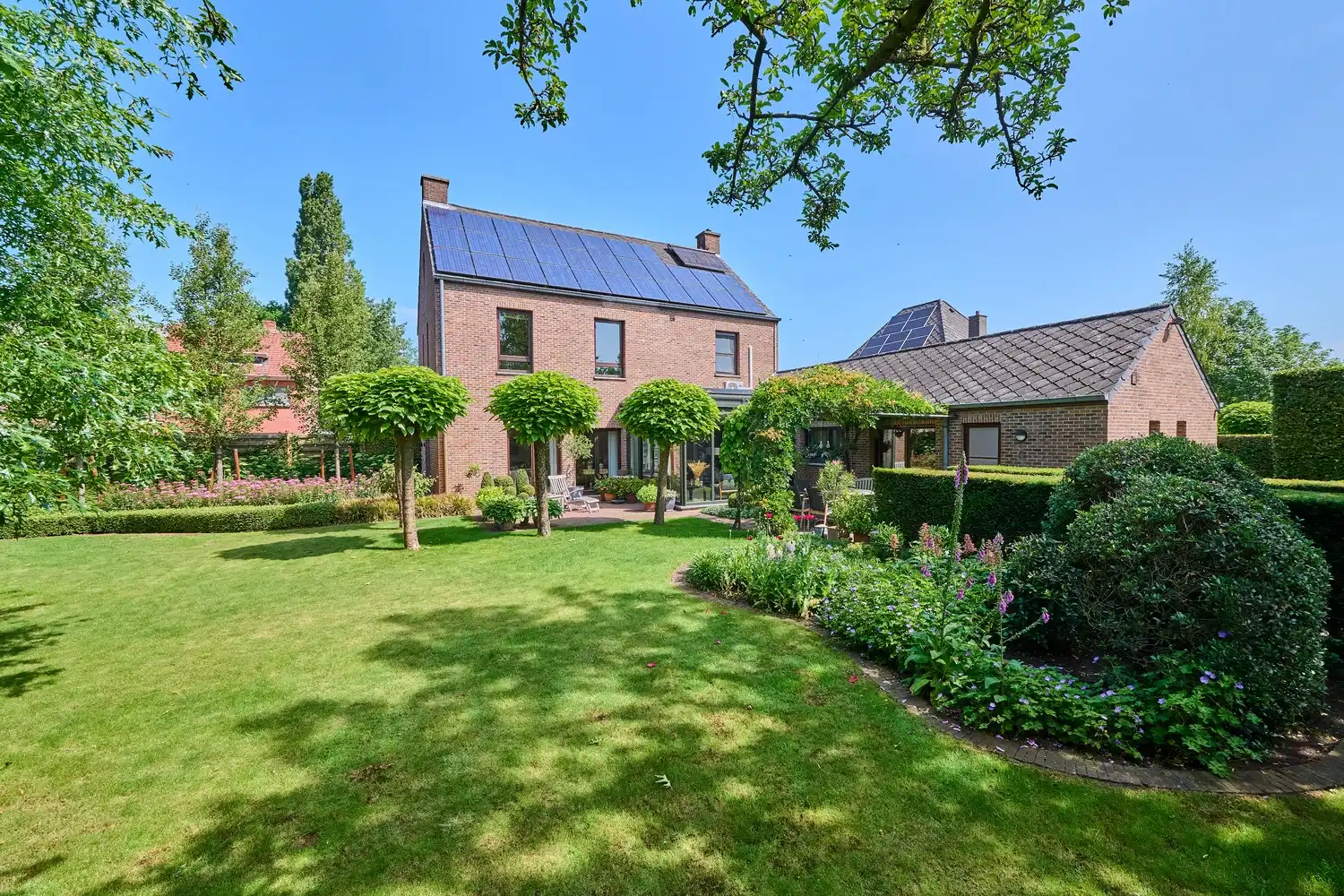 Karaktervolle energiecorrecte vrijstaande woning met praktijkruimte, 4/5 slaapkamers en zuidgerichte parktuin foto 24