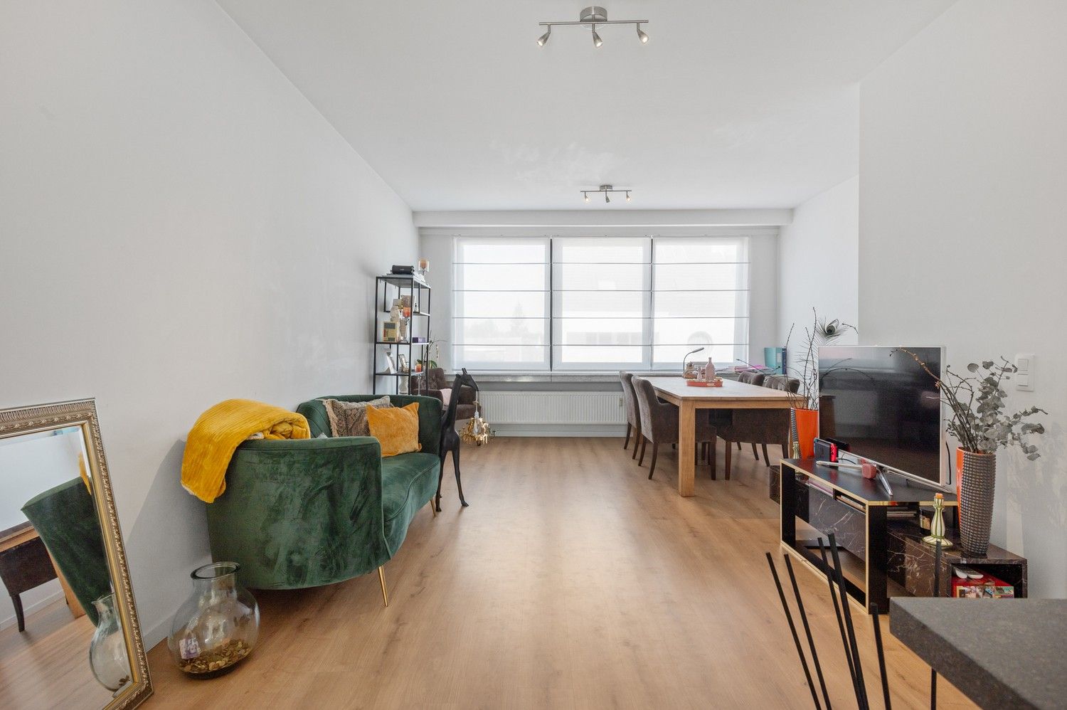 Instapklaar 2 SLPK appartement met een terras te Wijnegem! foto 4