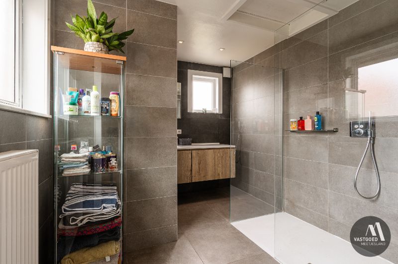 Ruime woning met 3 slaapkamers foto 10