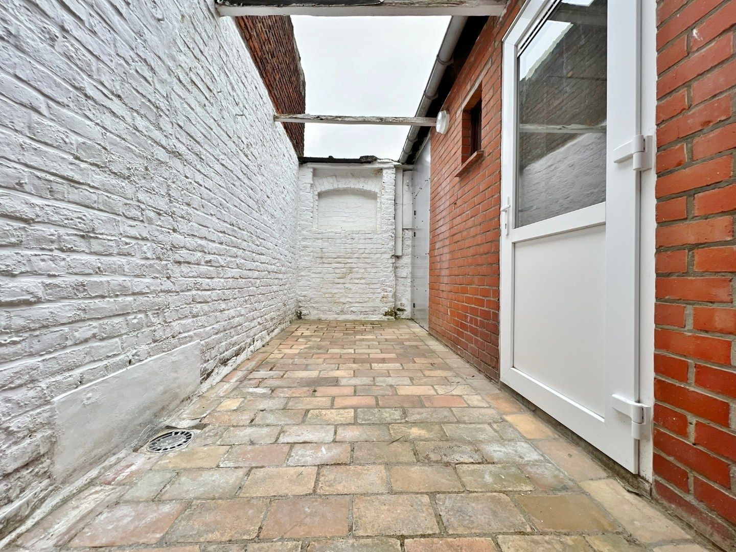 Gezellige rijwoning met koer in het centrum van Ieper foto 7