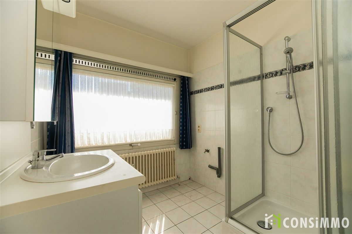 Ruim en lichtrijk appartement met 3 slaapkamers, 2 terrassen en garagebox in hartje Genk foto 16