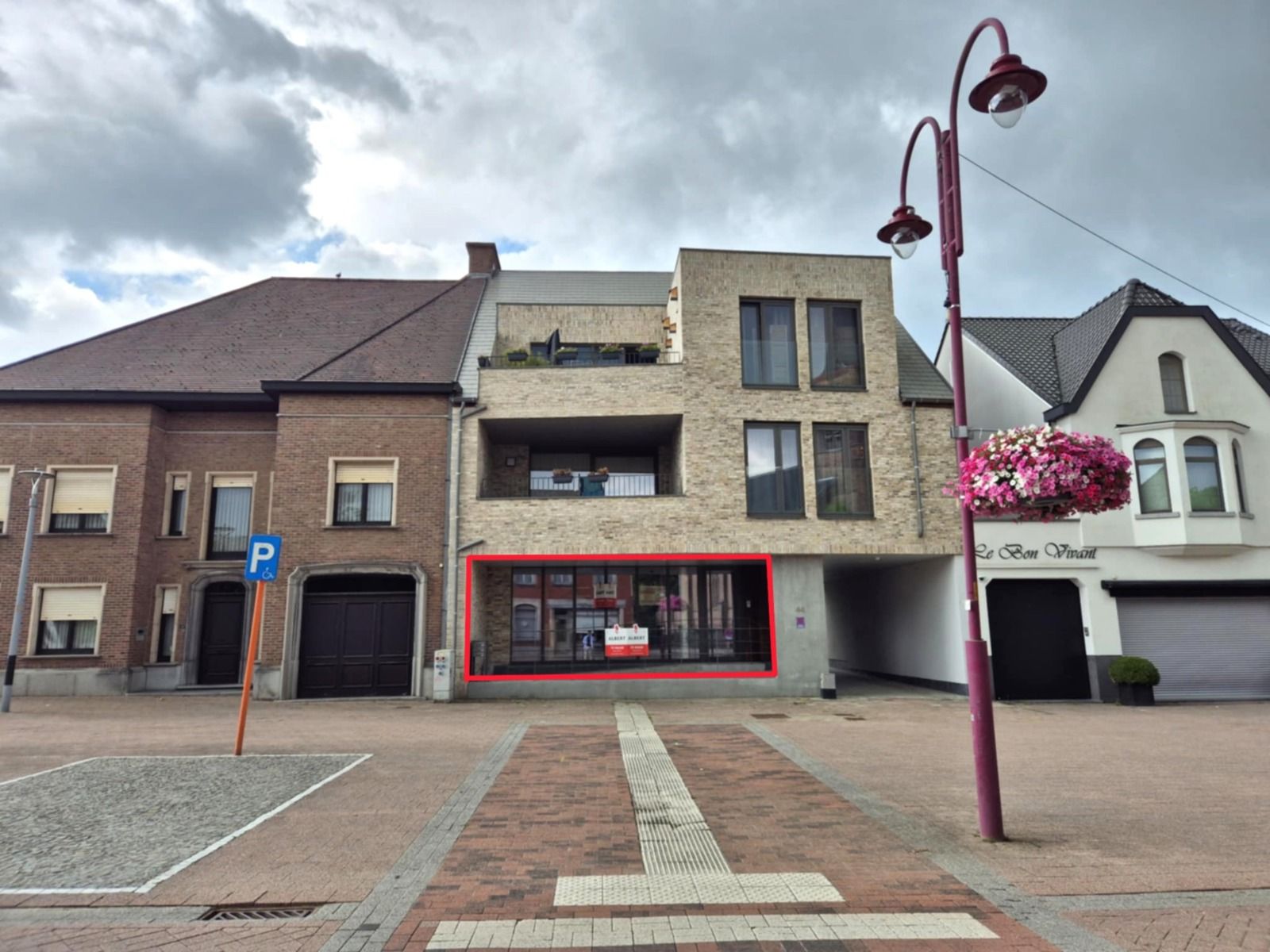 Nieuwbouw handelsgelijkvloers op het Dorp in Serskamp foto {{pictureIndex}}