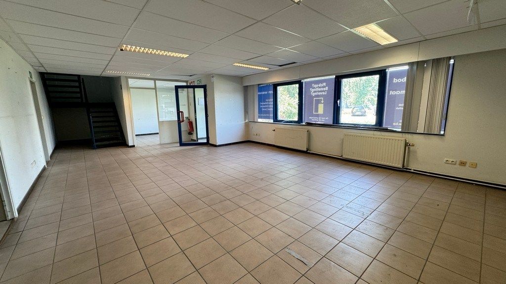 Magazijn met kantoren te Kontich foto 4