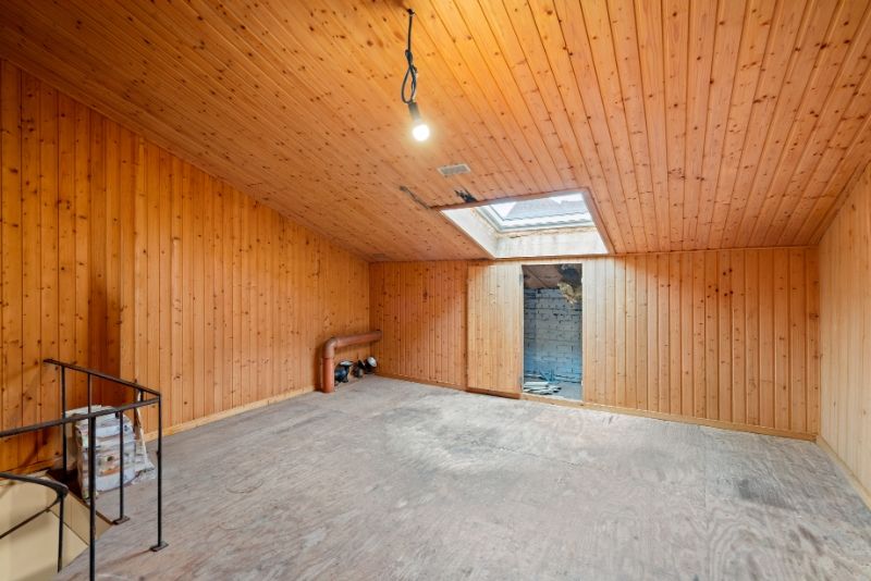 Ruime woning met handelsruimte/bureel vooraan foto 6