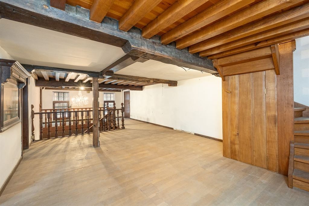  Uniek, karaktervol 14e eeuws gebouw in hartje centrum foto 12