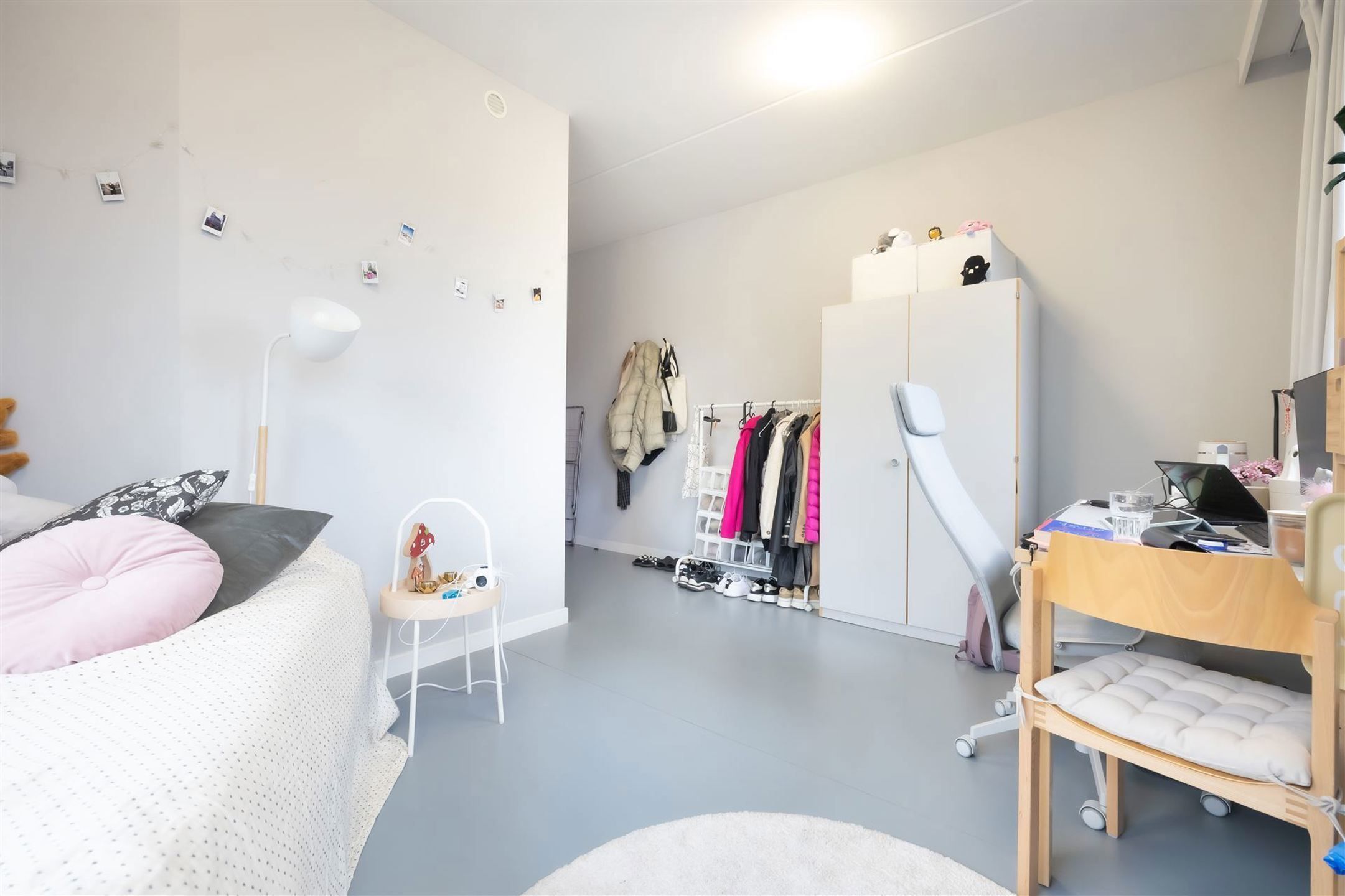 Studentkamer van ± 21m² met douchekamer foto 6