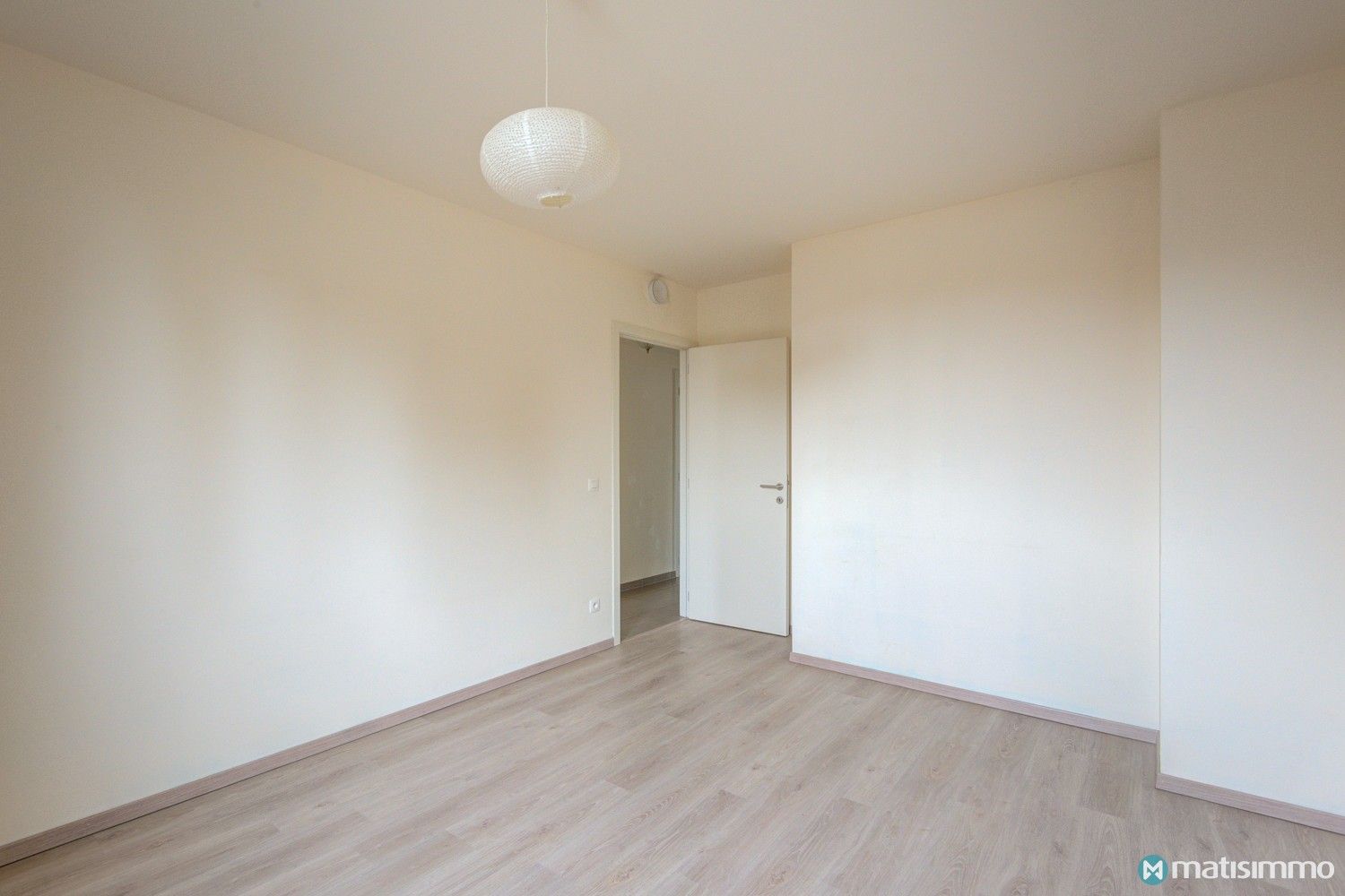 INSTAPKLAAR APPARTEMENT MET 2 SLAAPKAMERS VLAKBIJ HET CENTRUM VAN BILZEN (+ optioneel extra brede autostaanplaats) foto 11