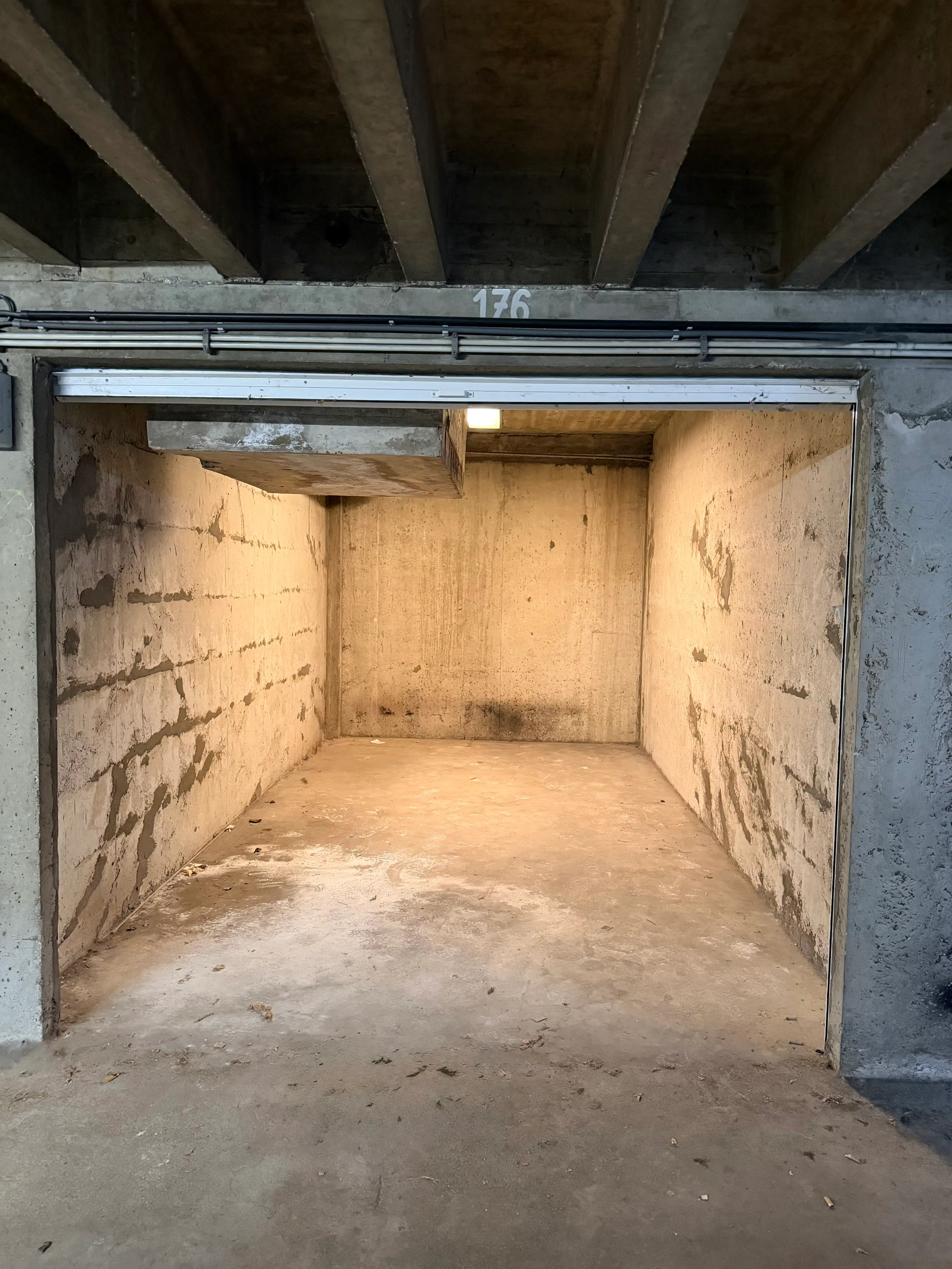 Garageboxen Martelaarslaan te koop foto {{pictureIndex}}