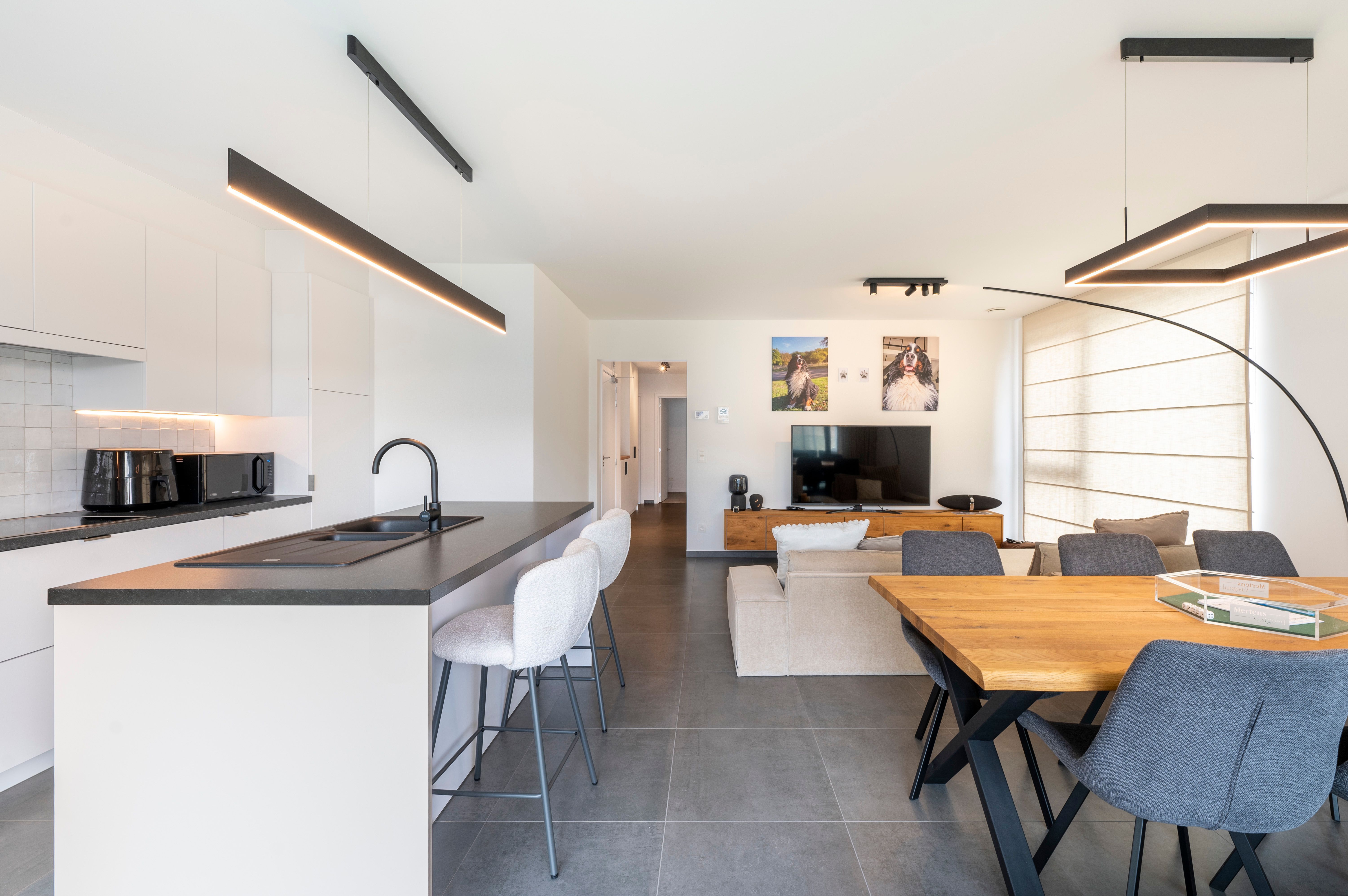 Instapklaar nieuwbouwappartement met 2 staanplaatsen en kelderberging in Brecht! foto 4